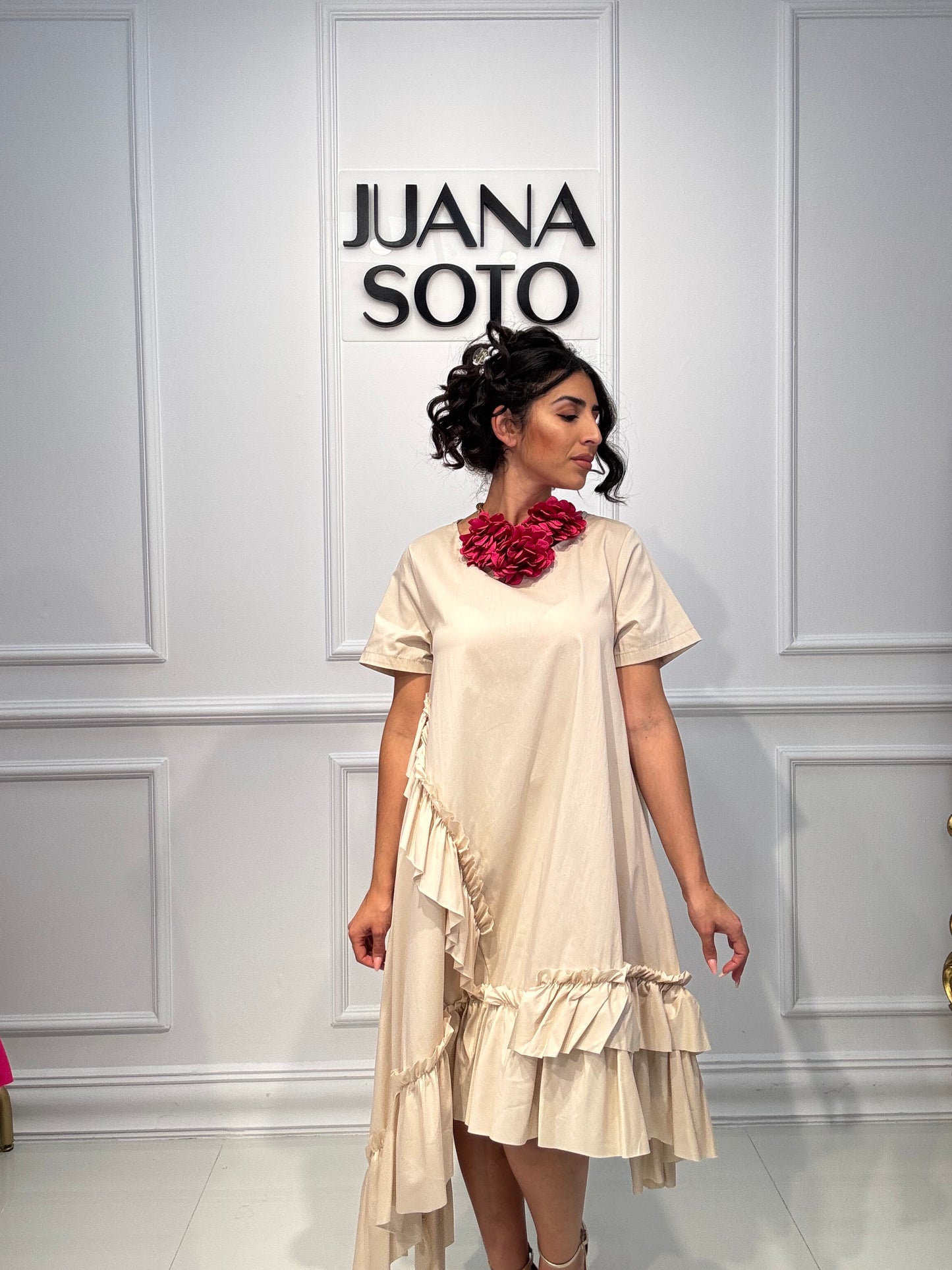 Vestido bajo volante 16825