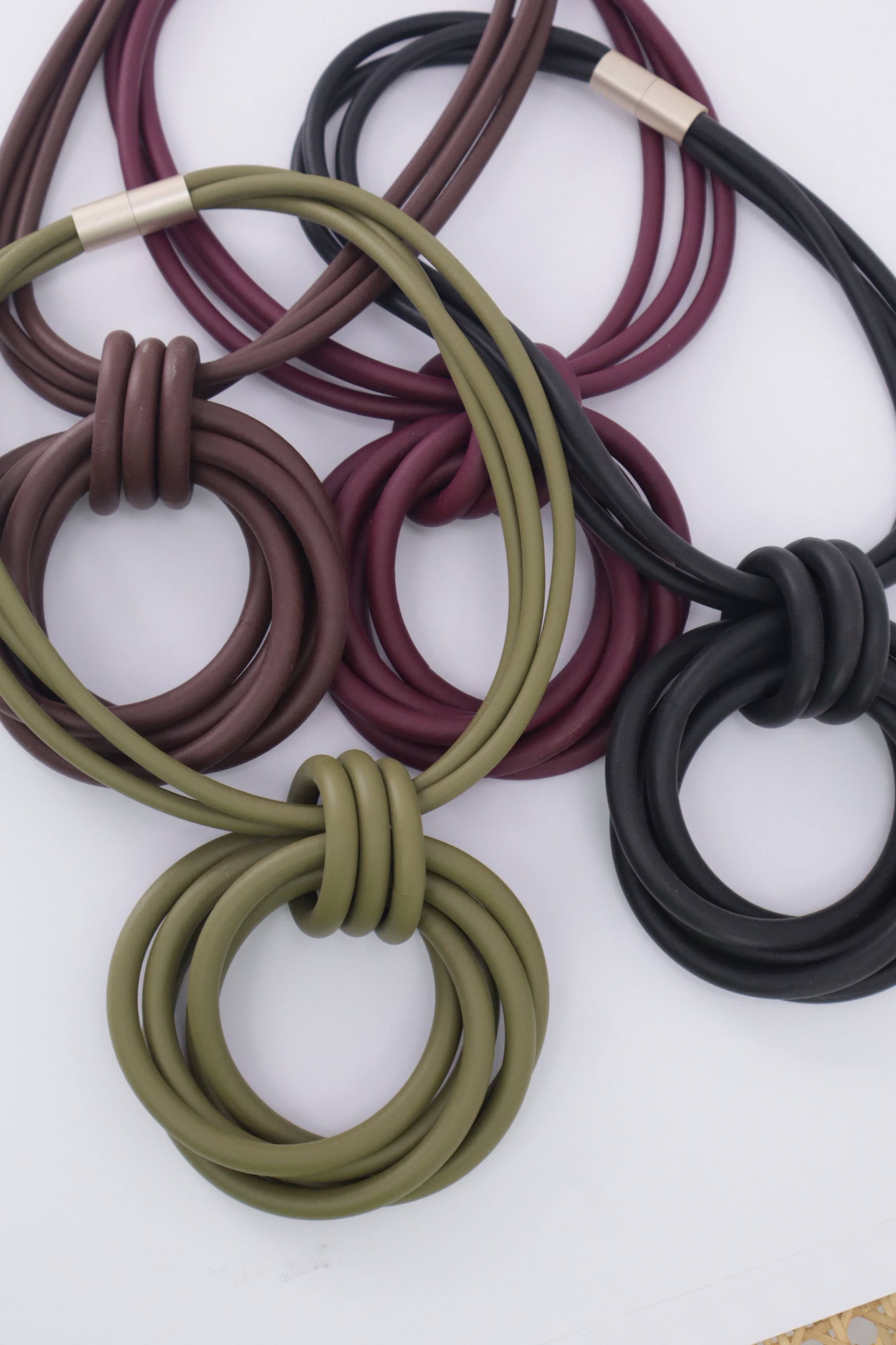 Gargantilla imán 54937