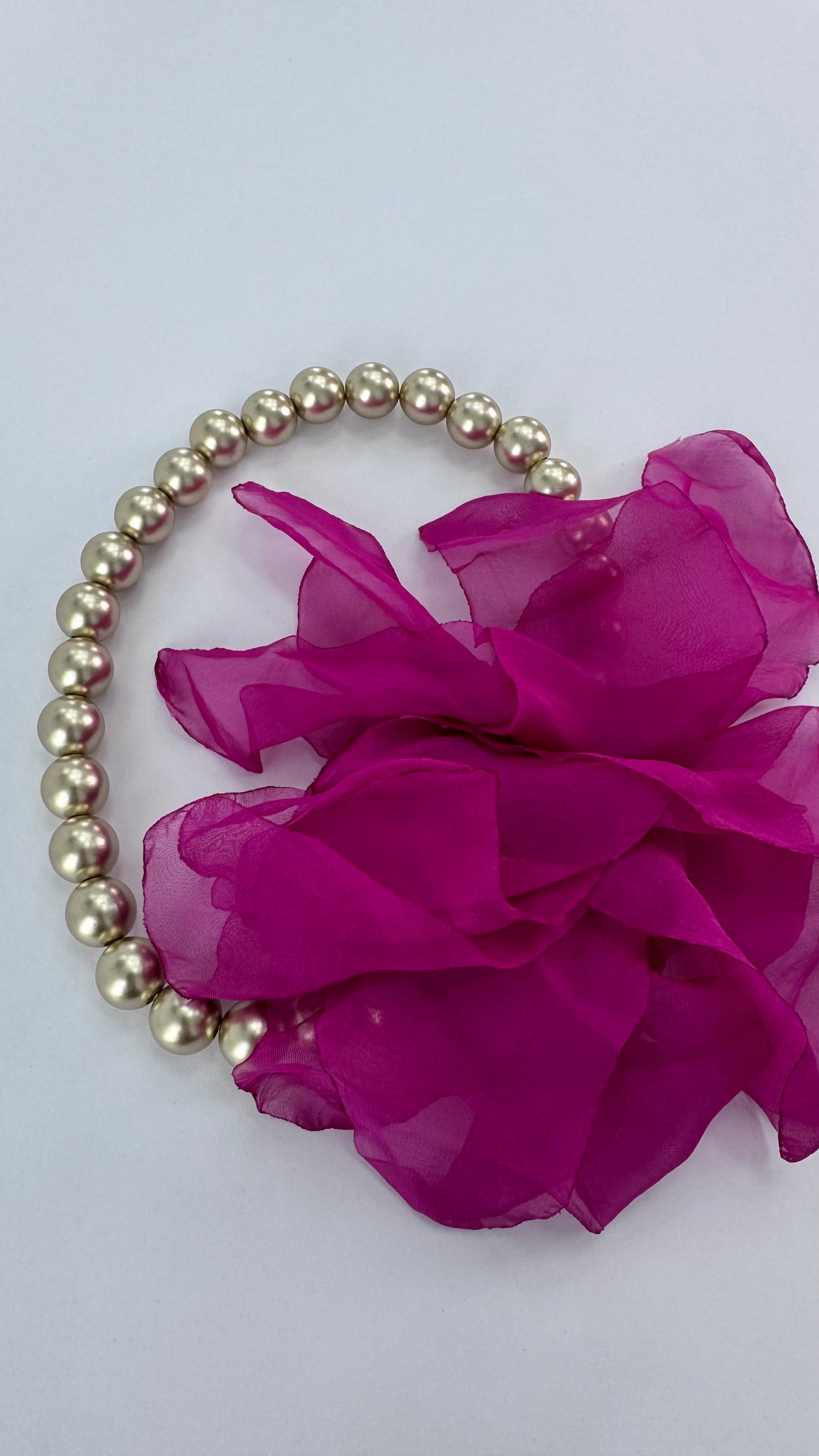 Collar bolas doradas