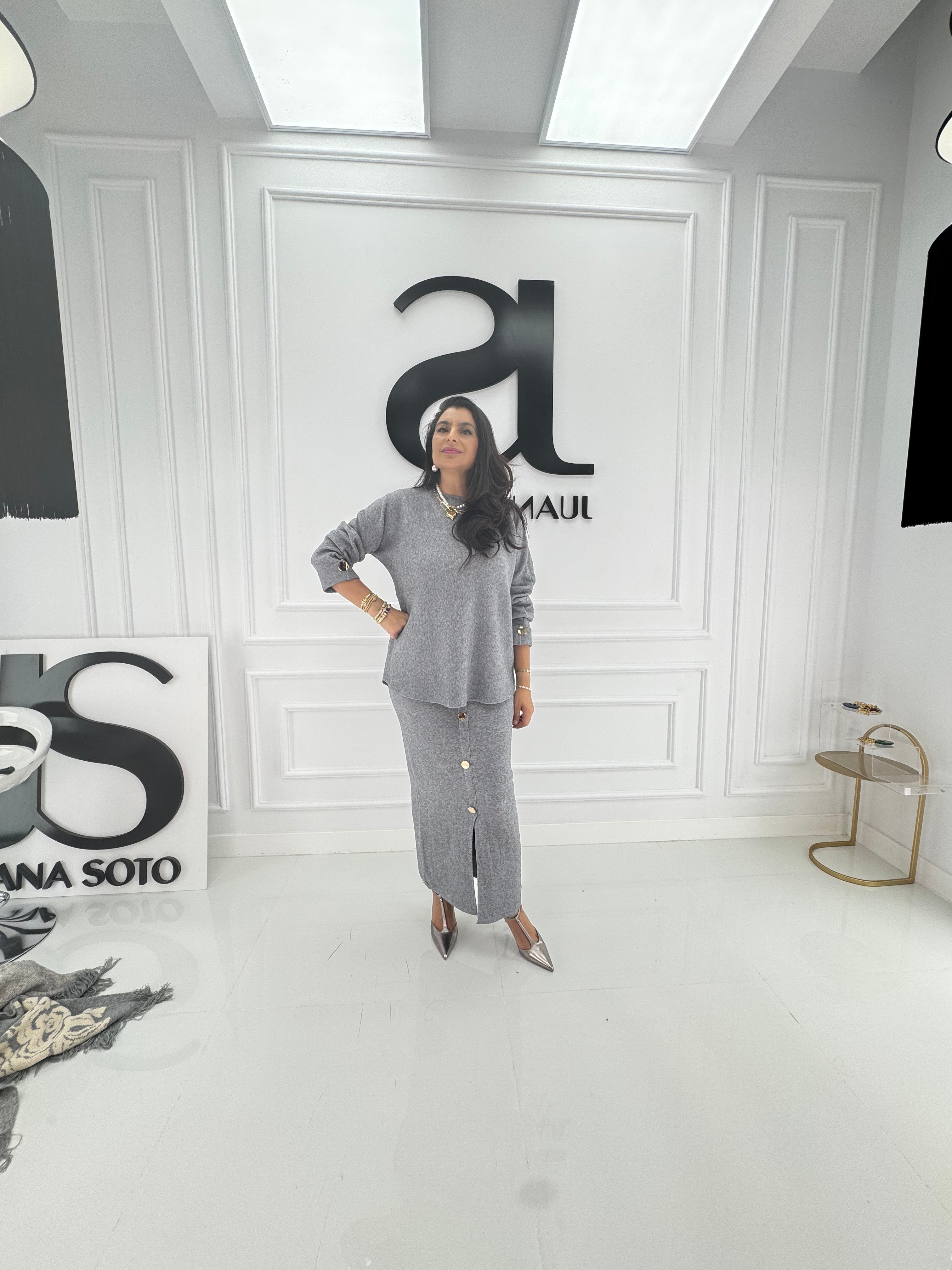 Conjunto S-3(JERSEY+FALDA BOTONES DORADOS)