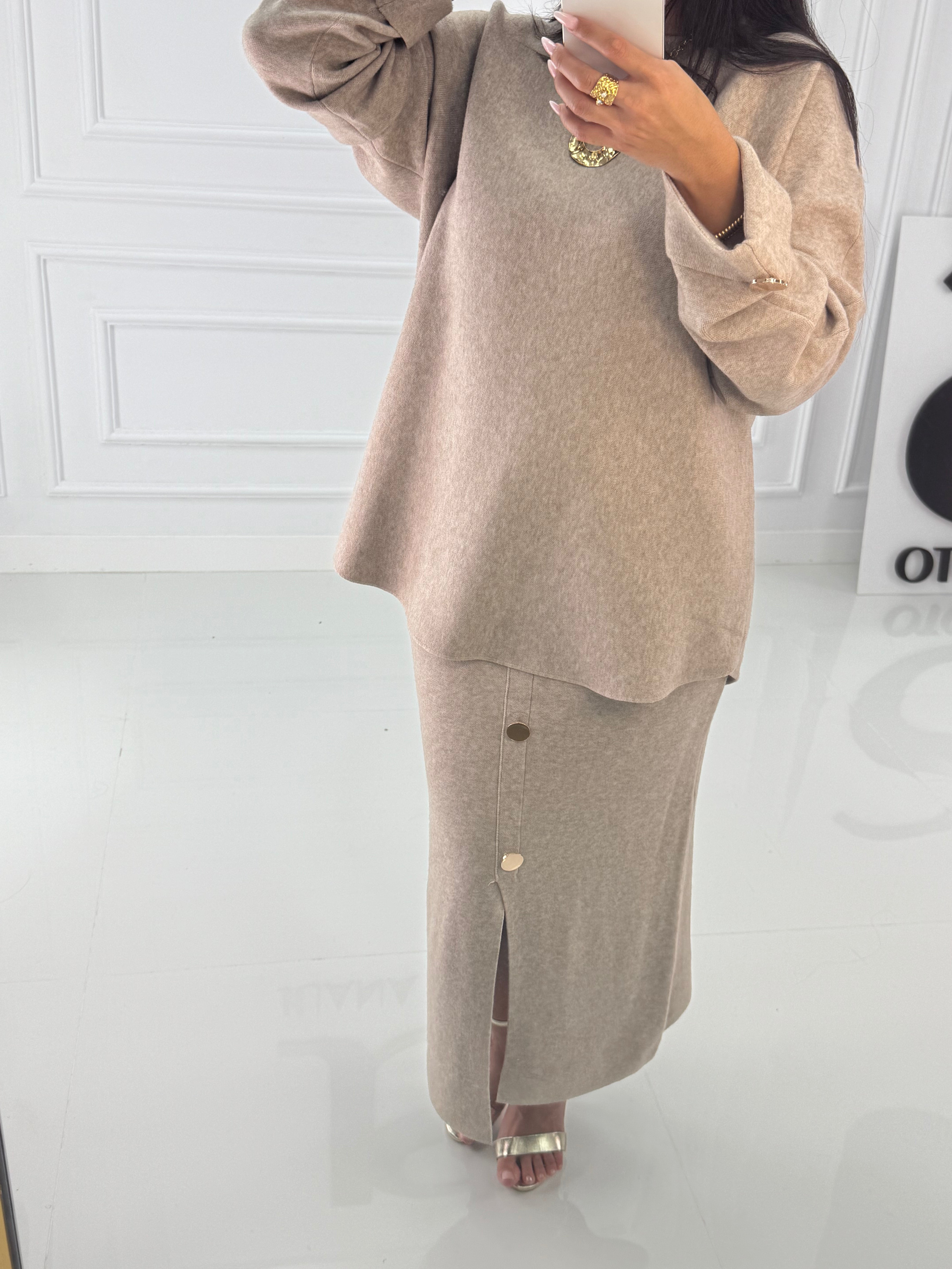 Conjunto S-3(JERSEY+FALDA BOTONES DORADOS)