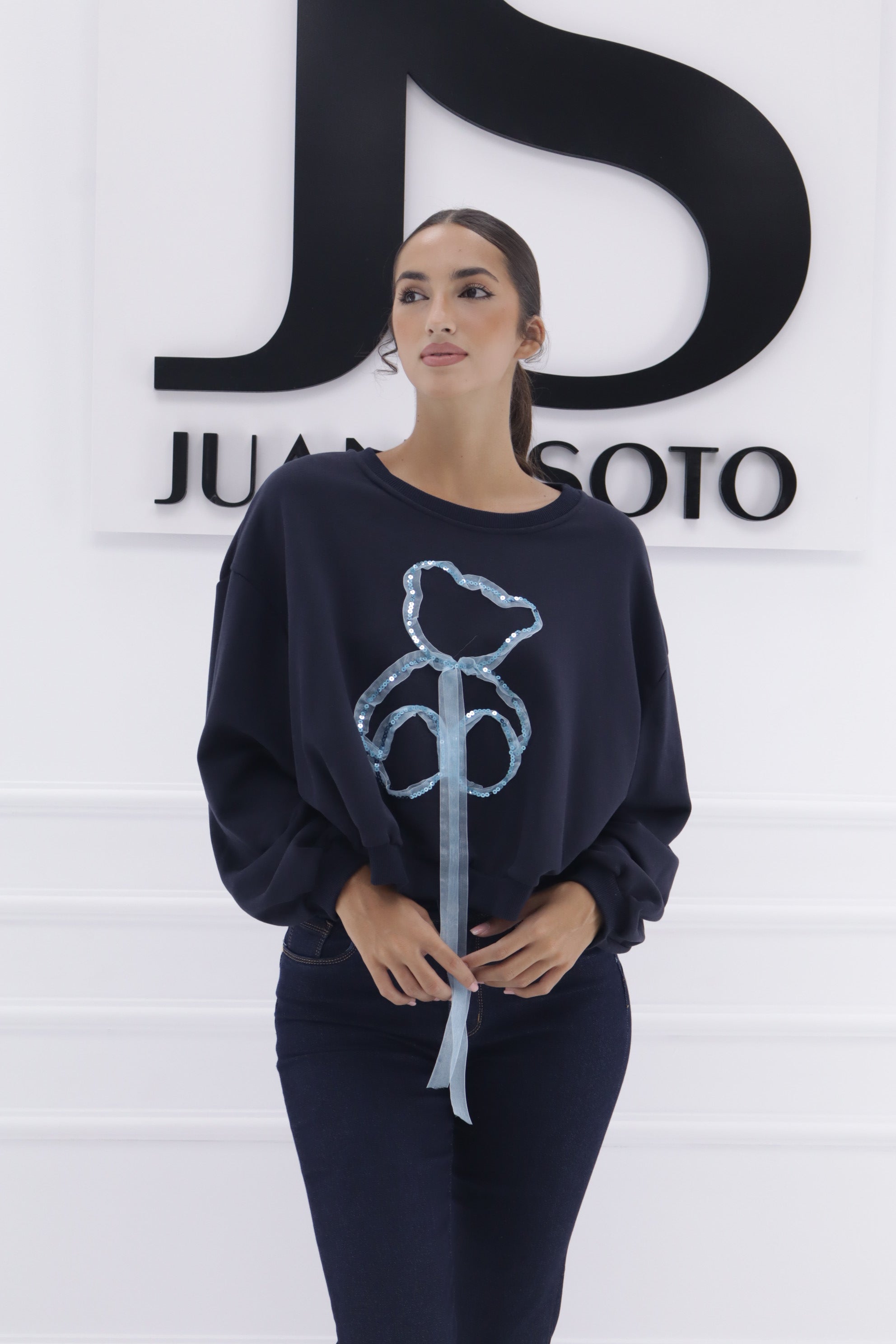 Sudadera oso lentejuelas y lazo 8025058