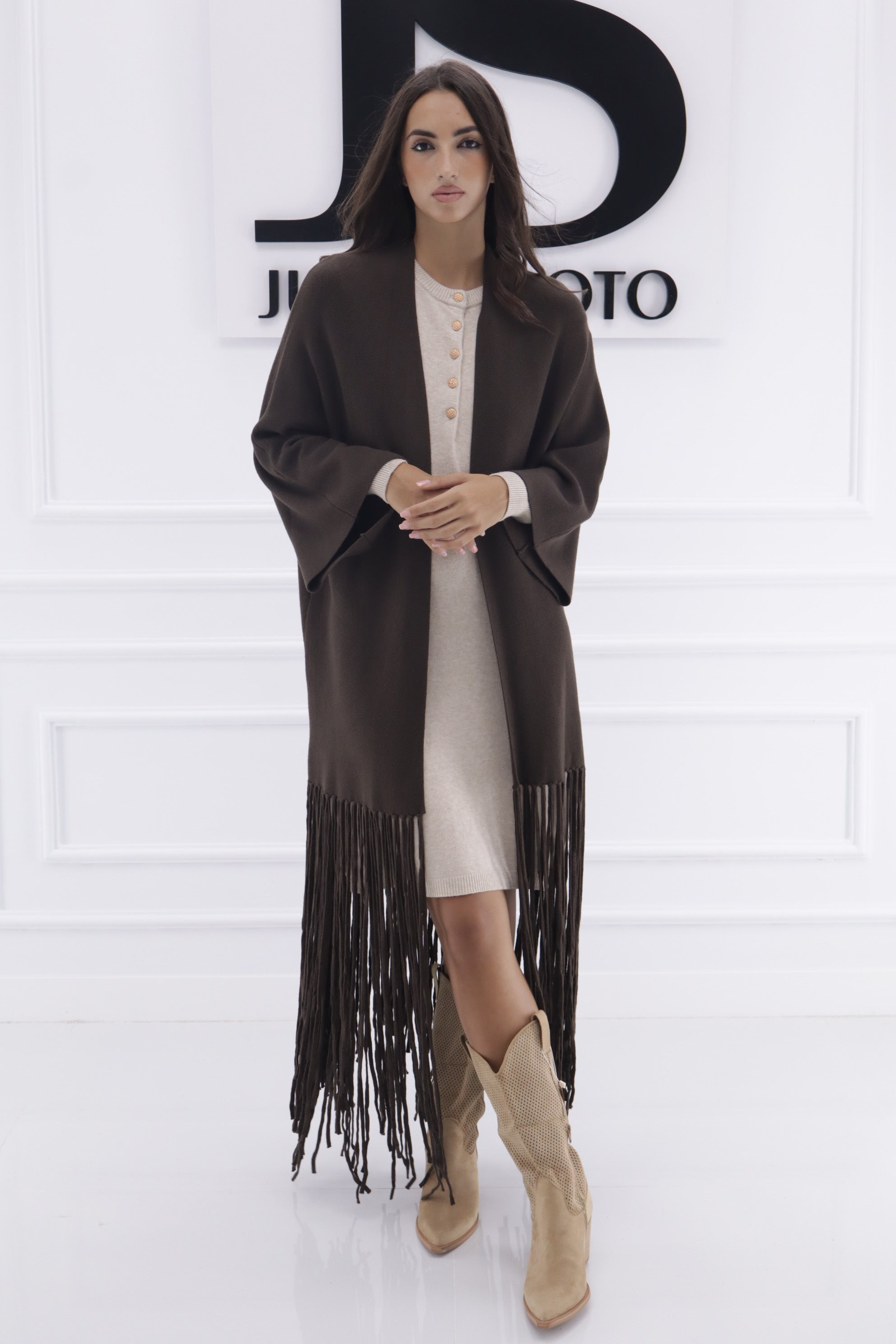 Rebeca bajo flecos