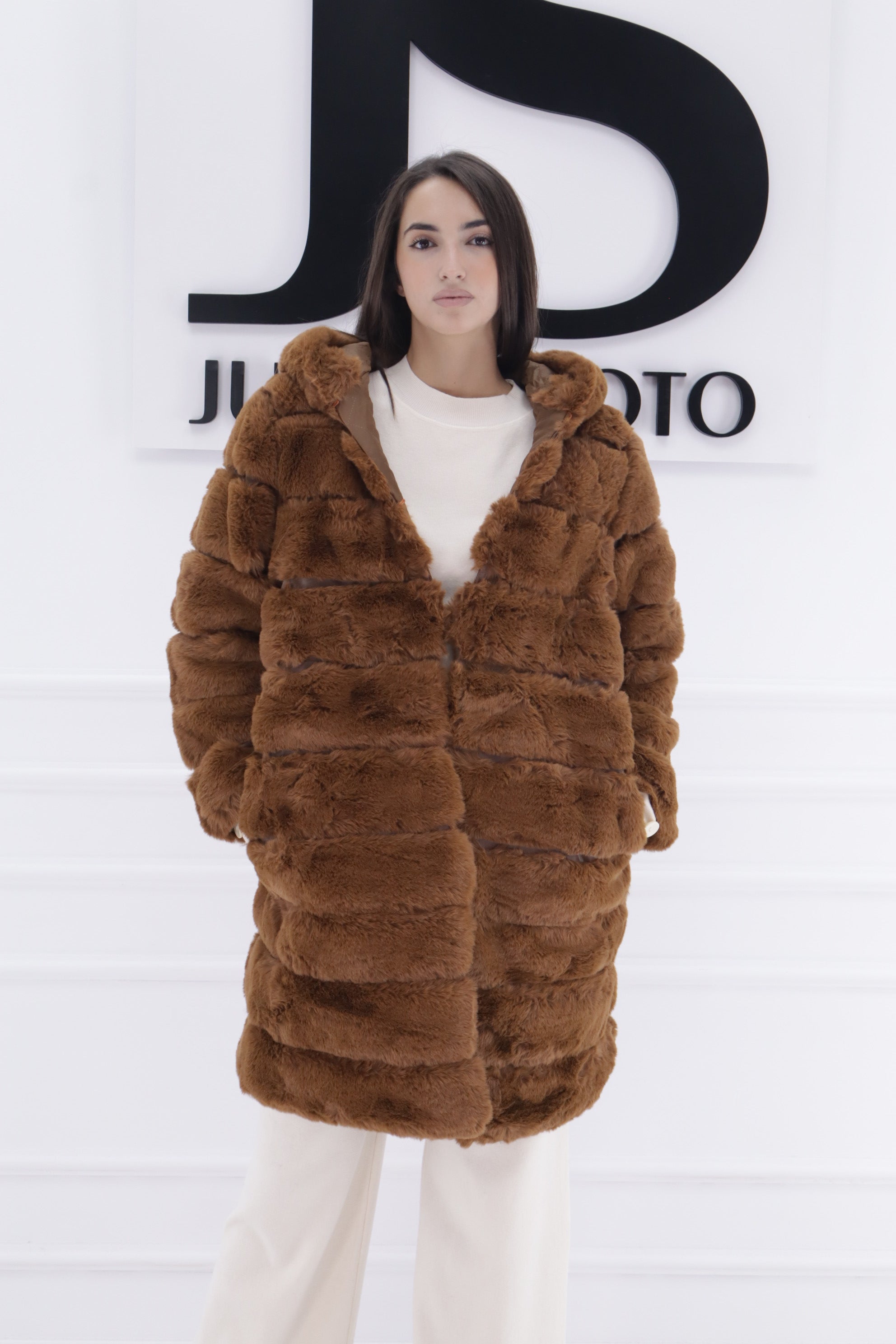 Abrigo pelo  MULTIPOCISIÓN 220500080081cx/60115CX