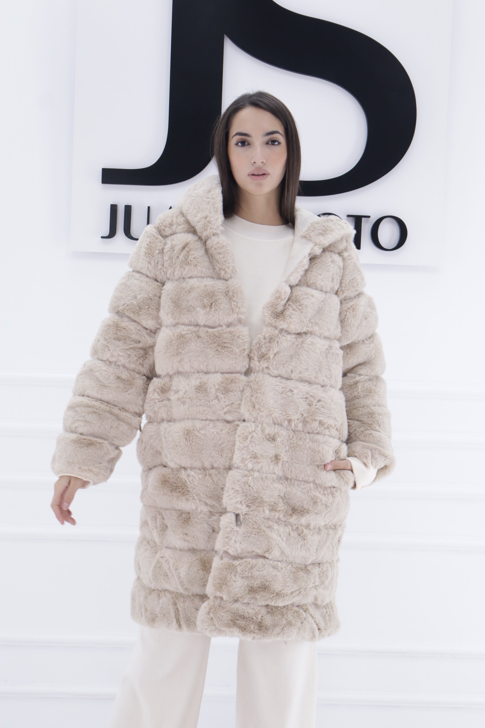 Abrigo pelo  MULTIPOCISIÓN 220500080081cx/60115CX