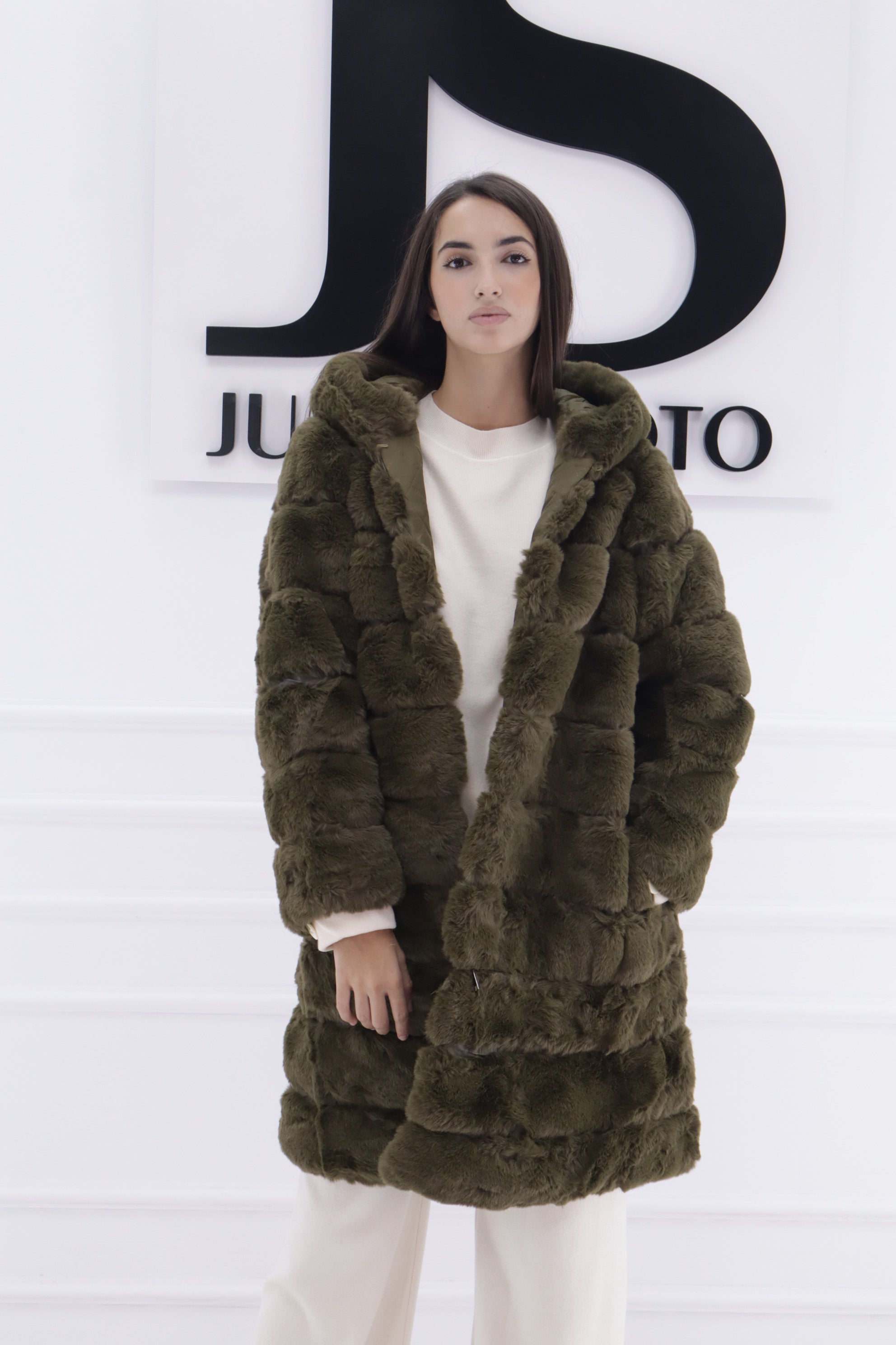 Abrigo pelo  MULTIPOCISIÓN 220500080081cx/60115CX