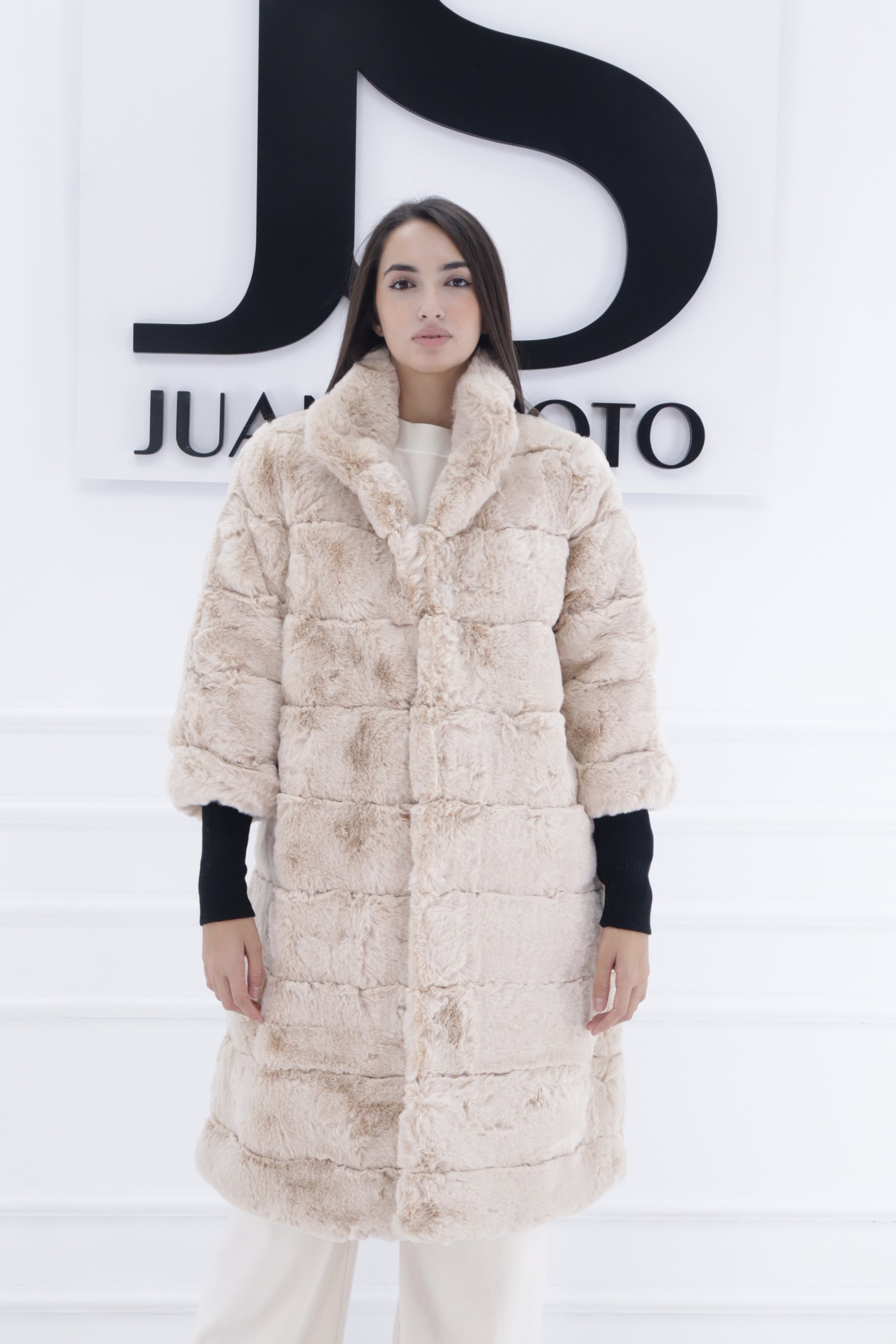 Abrigo puño negro  220500080084cx