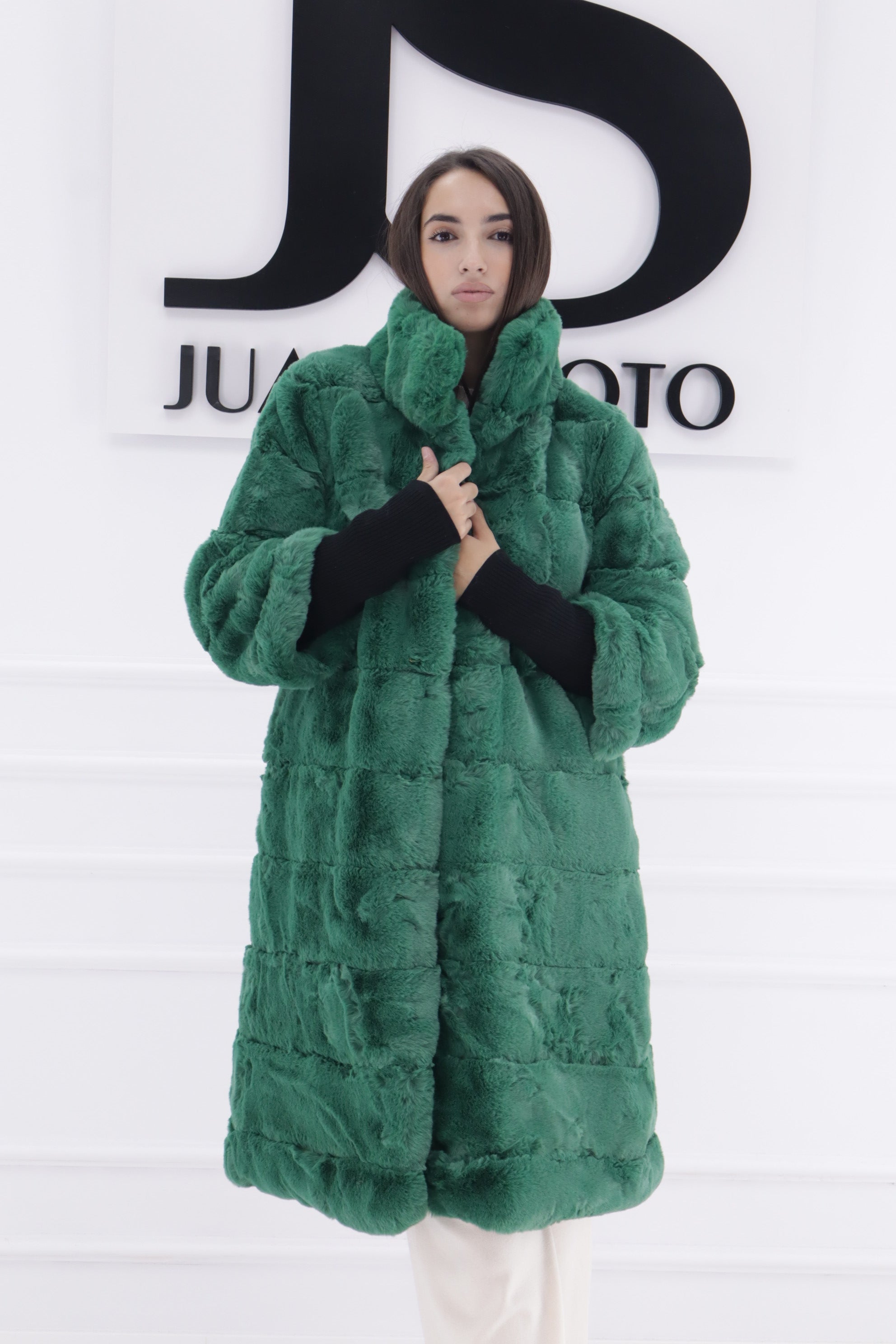 Abrigo puño negro  220500080084cx