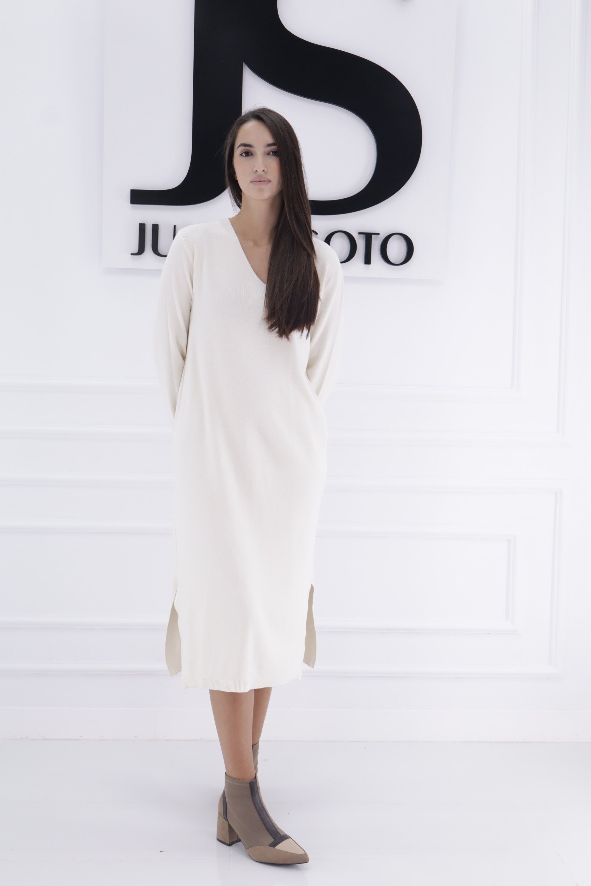 Vestido cuello pico 39251