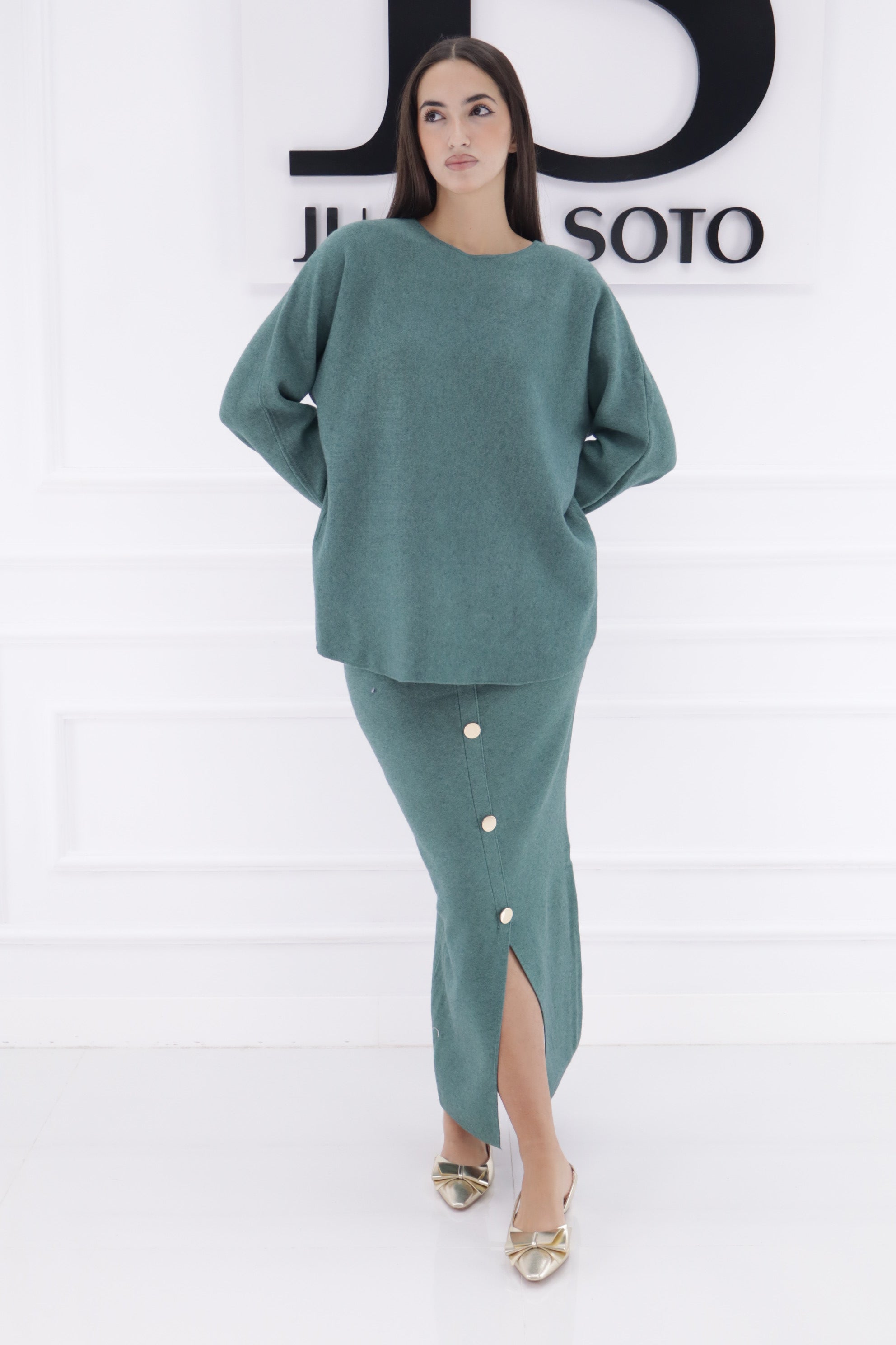 Conjunto S-3(JERSEY+FALDA BOTONES DORADOS)