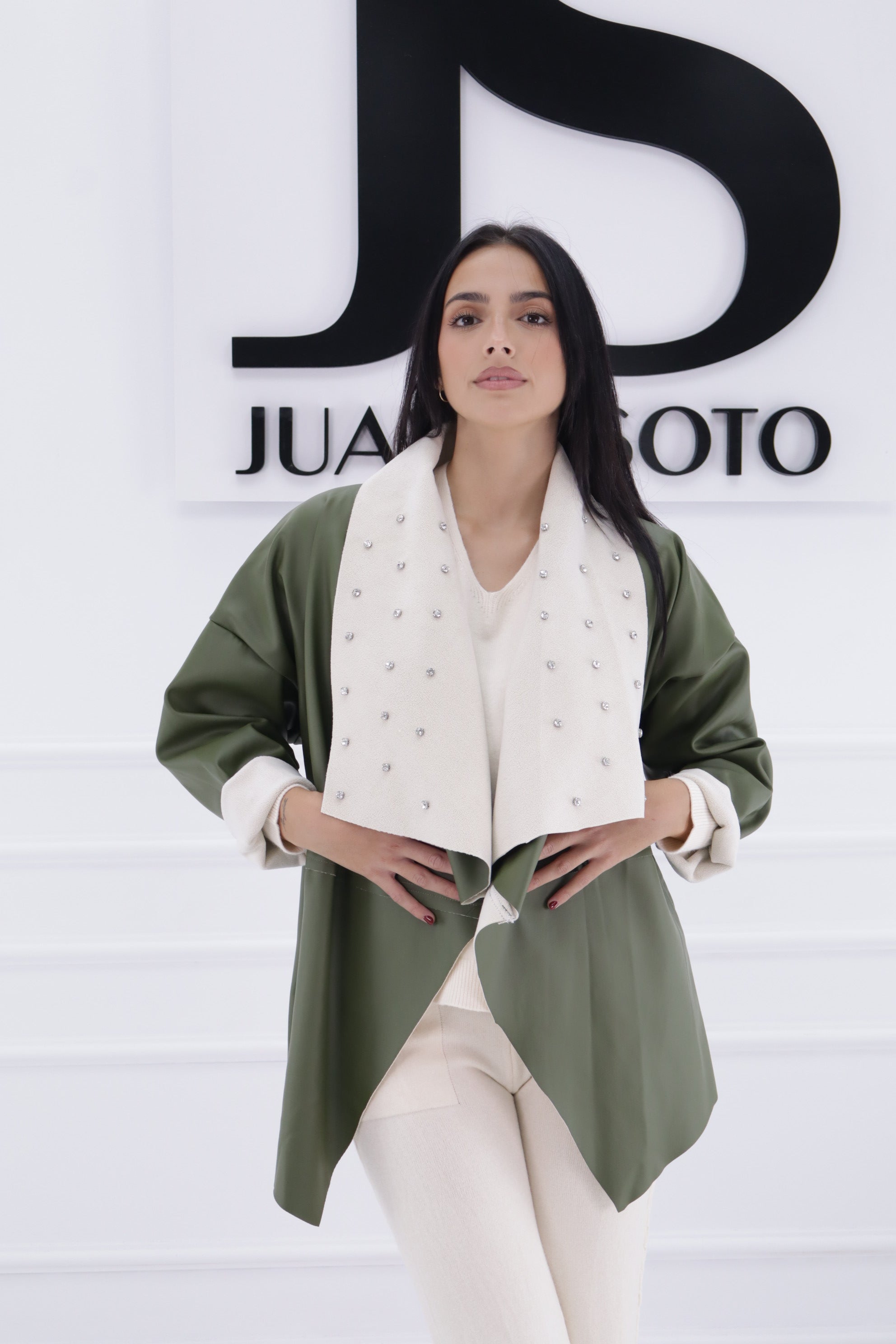 Chaqueta verde/beig circonitas cuello