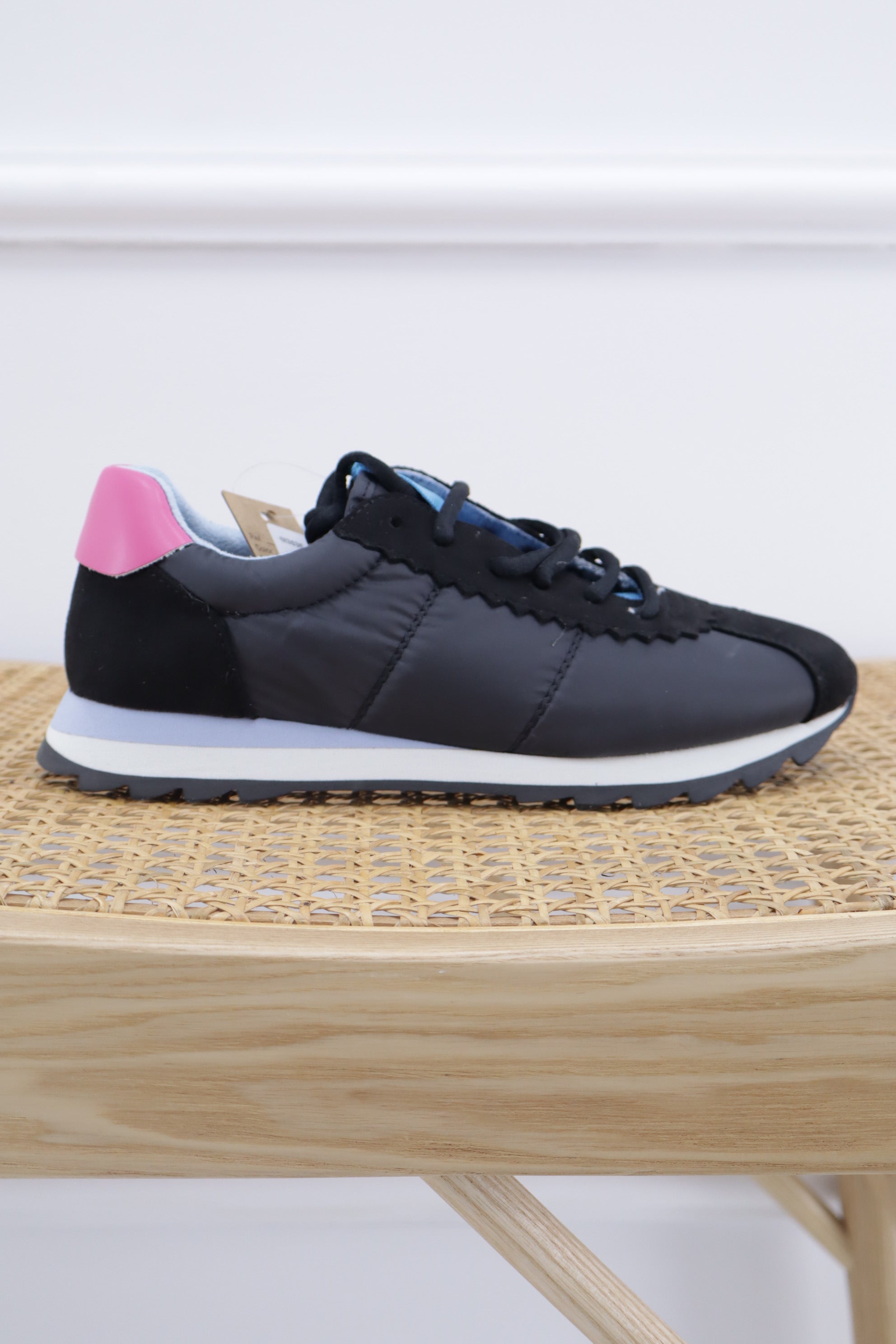 Deportiva negra M3535