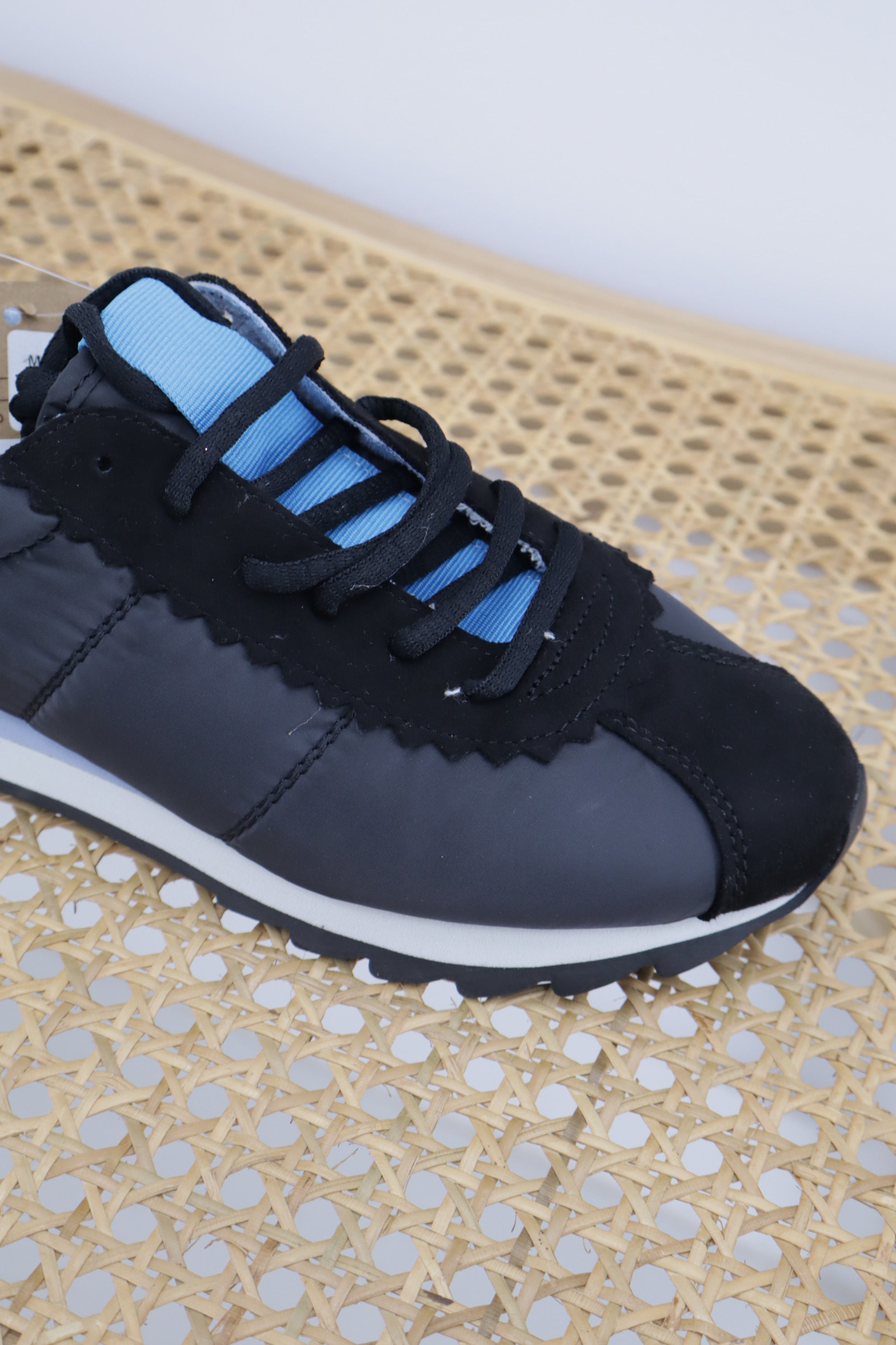 Deportiva negra M3535