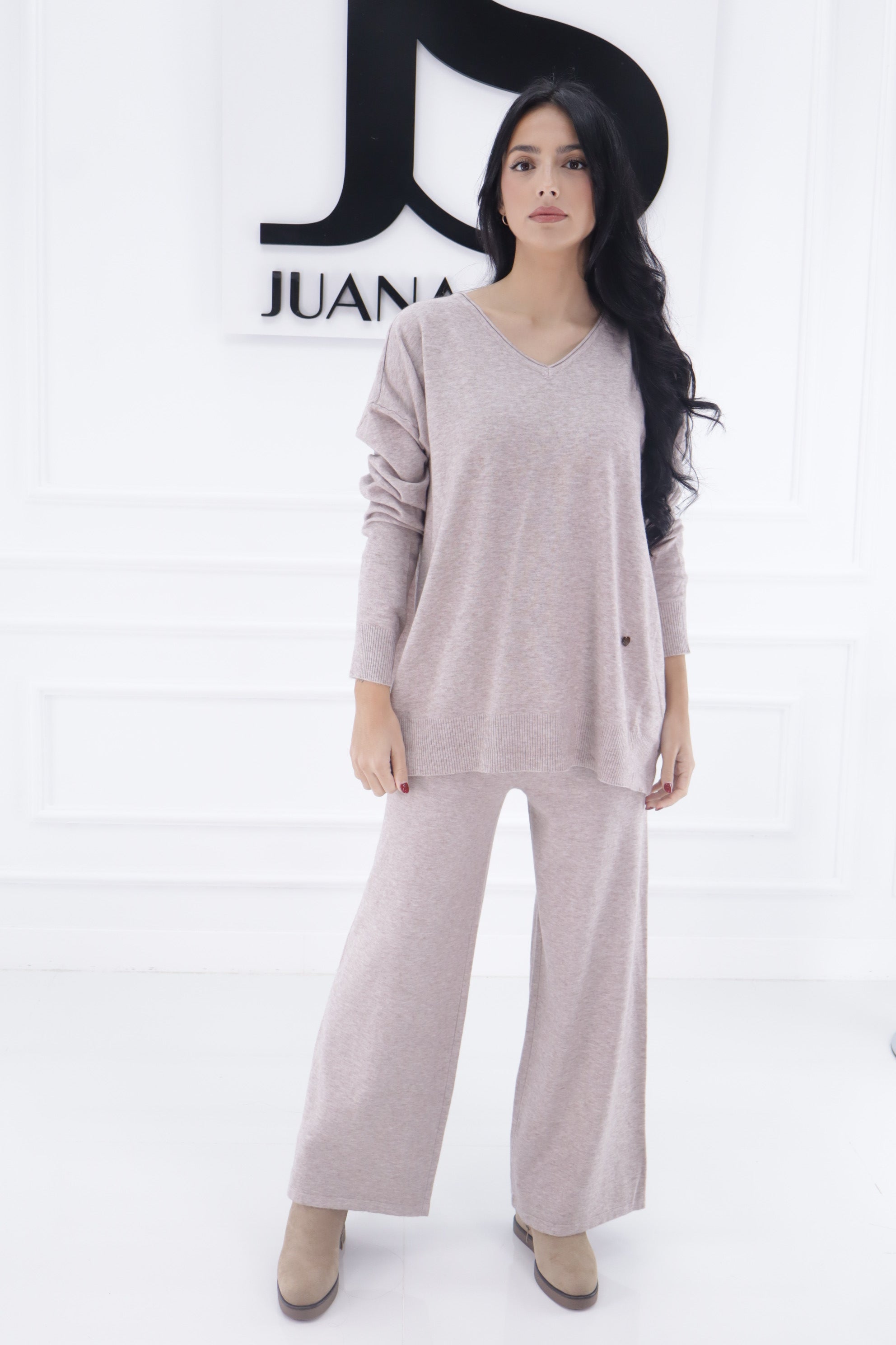 Conjunto cuello pico 6088