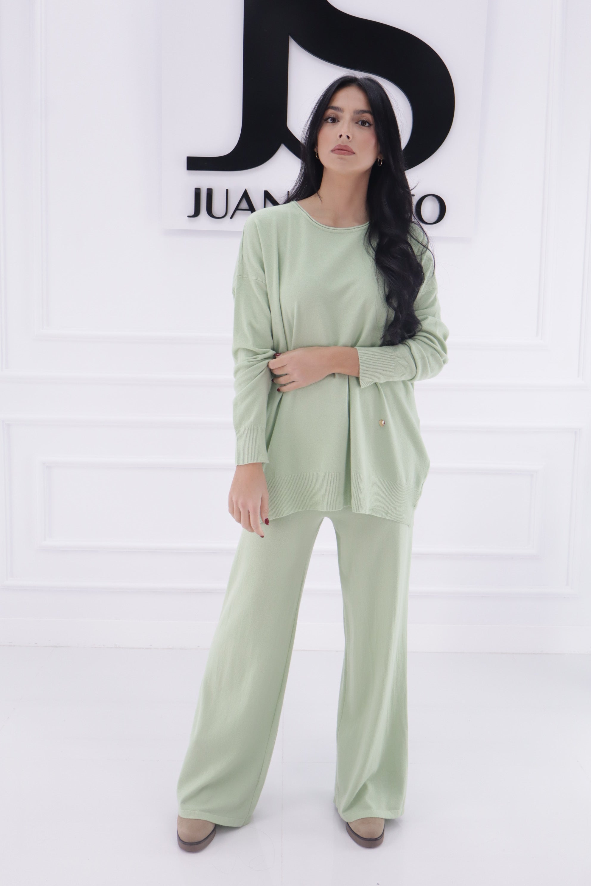 Conjunto CUELLO REDONDO H6089