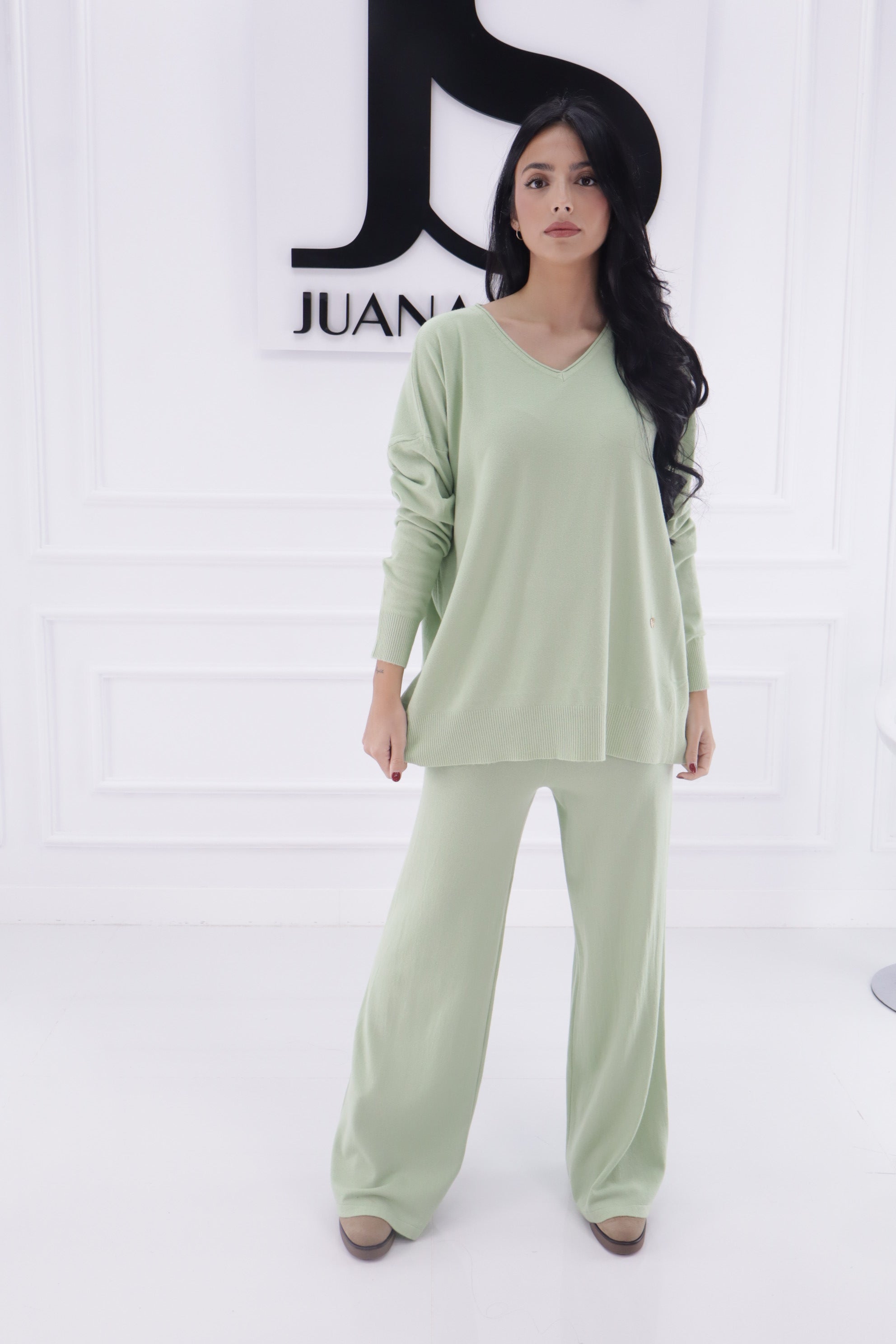 Conjunto cuello pico 6088