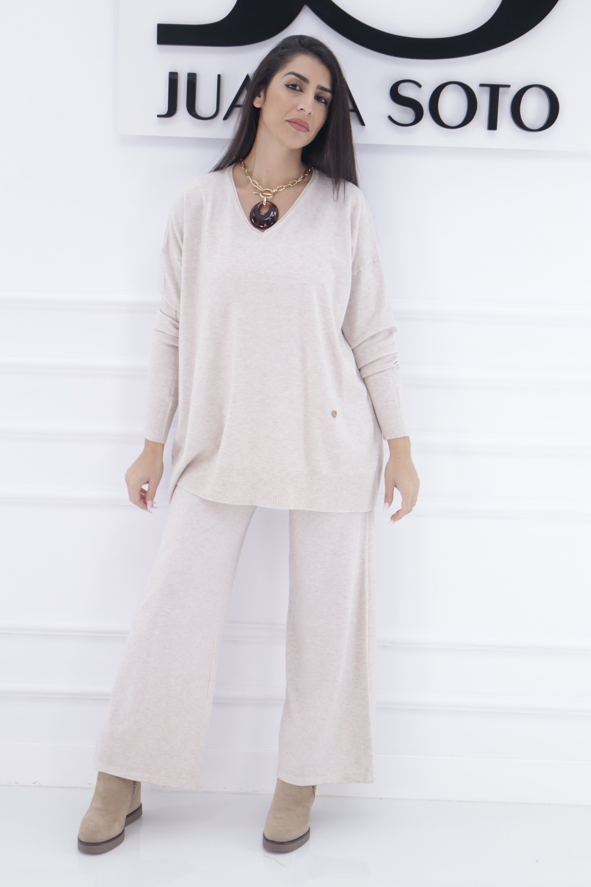 Conjunto cuello pico 6088