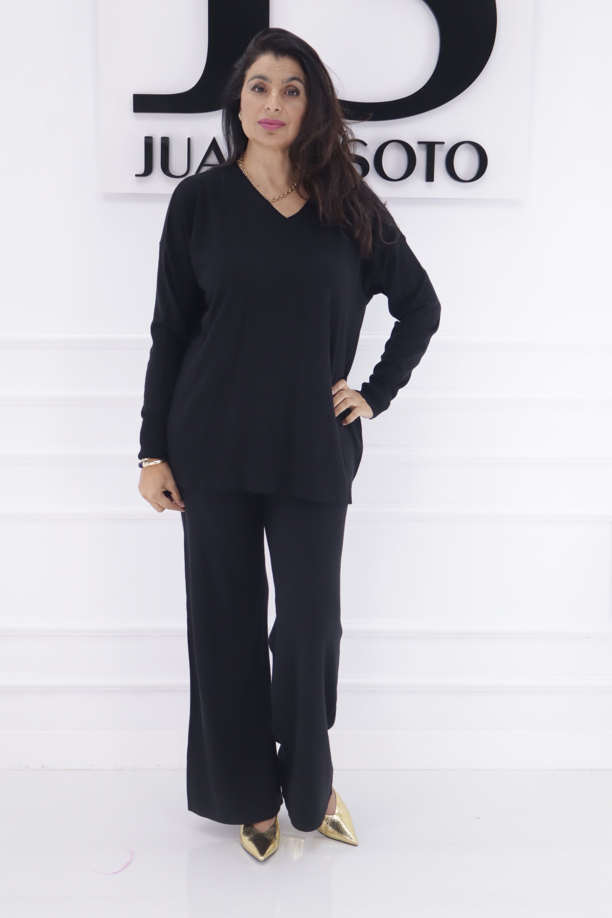 Conjunto cuello pico 6088