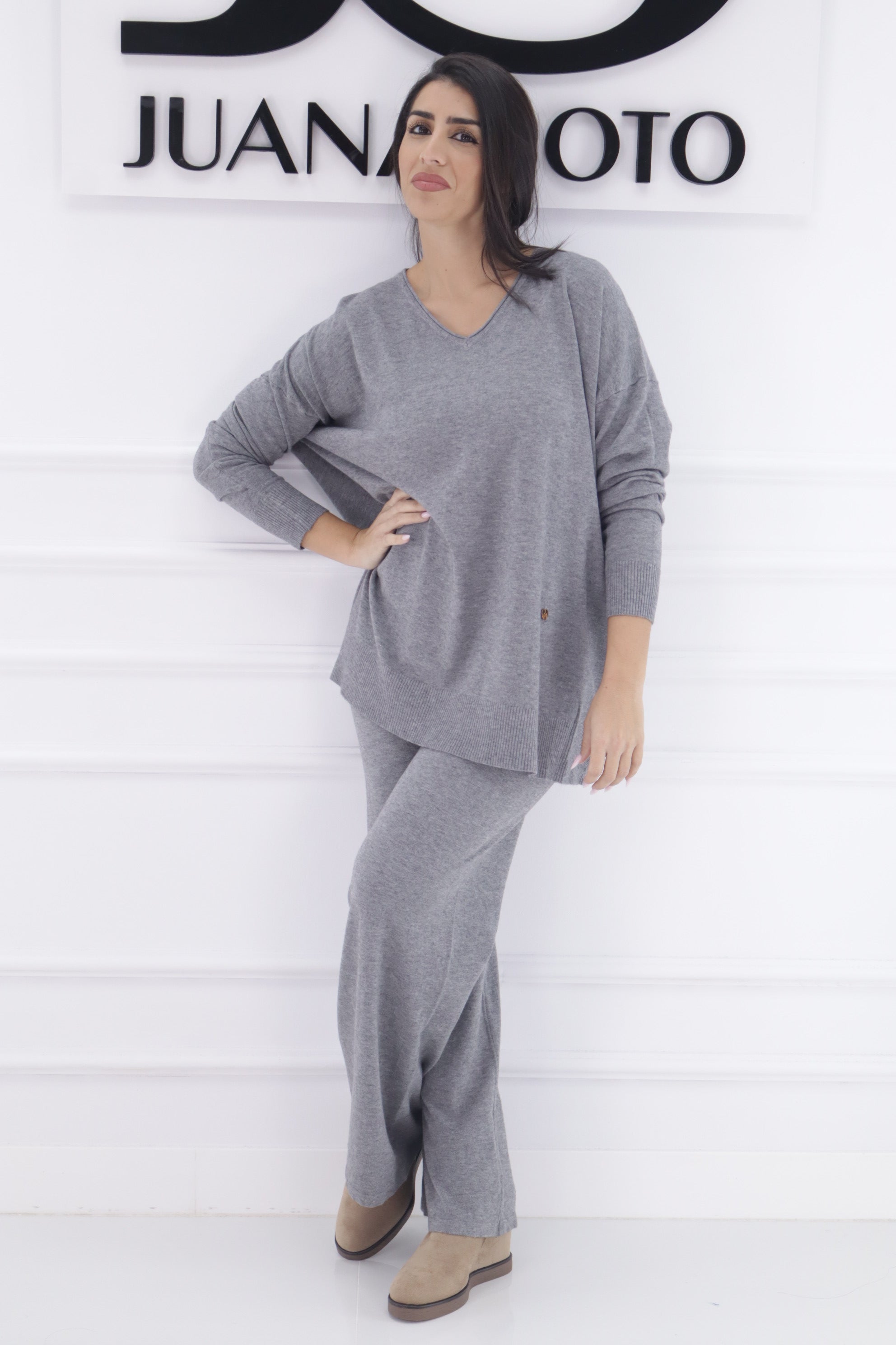 Conjunto cuello pico 6088