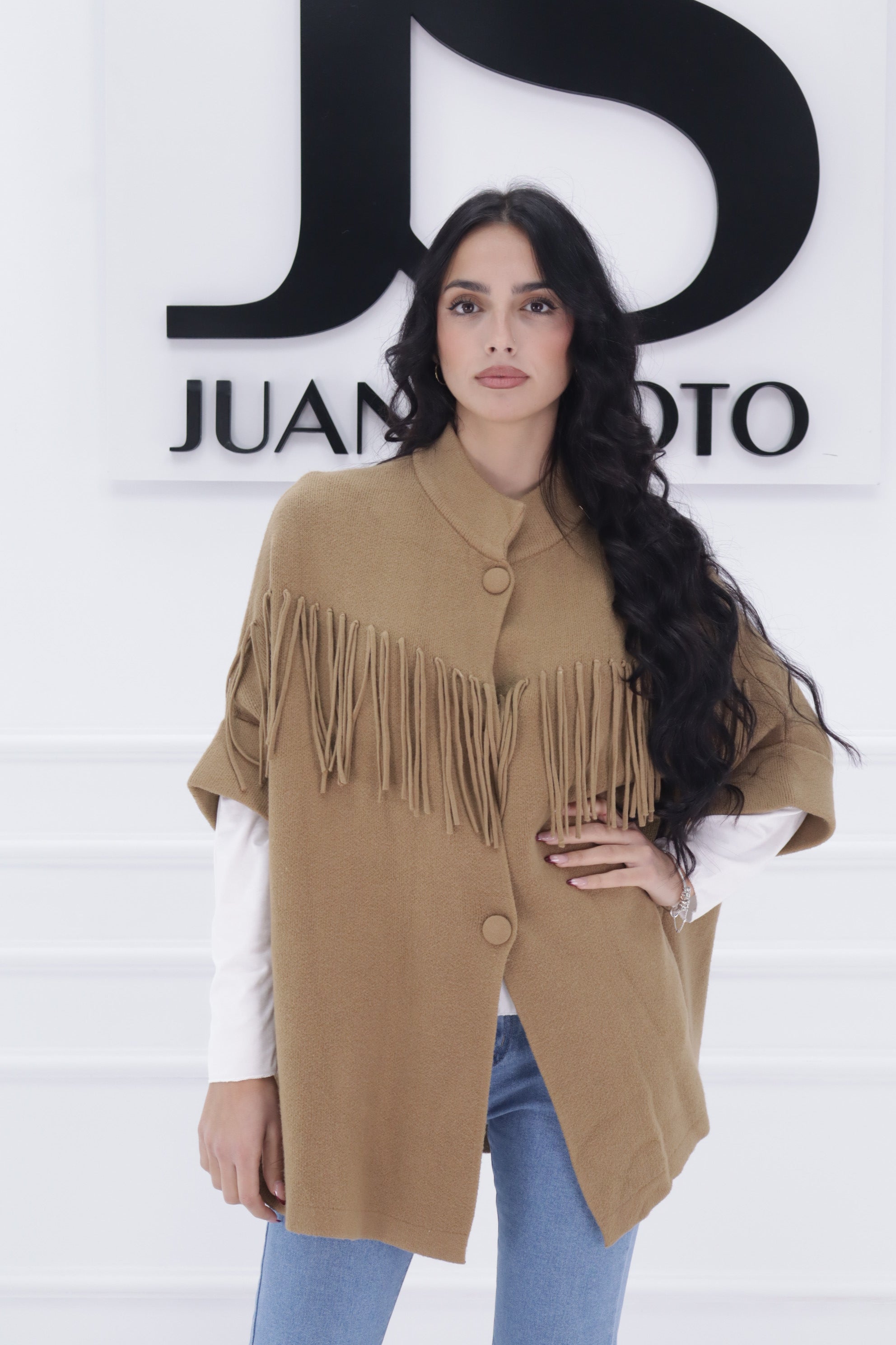 Poncho flecos botones 5101