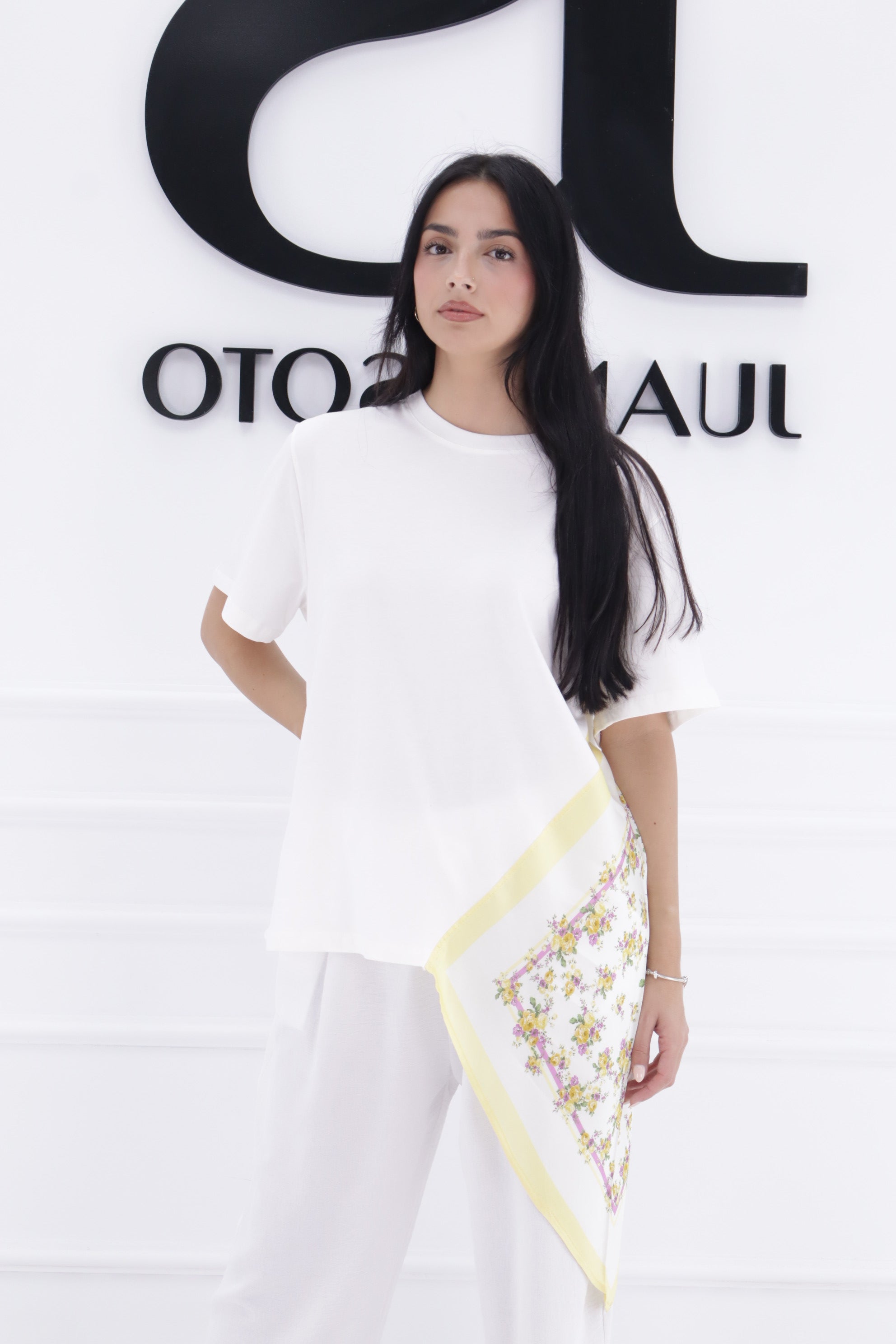 Blusa lado pañuelo flores