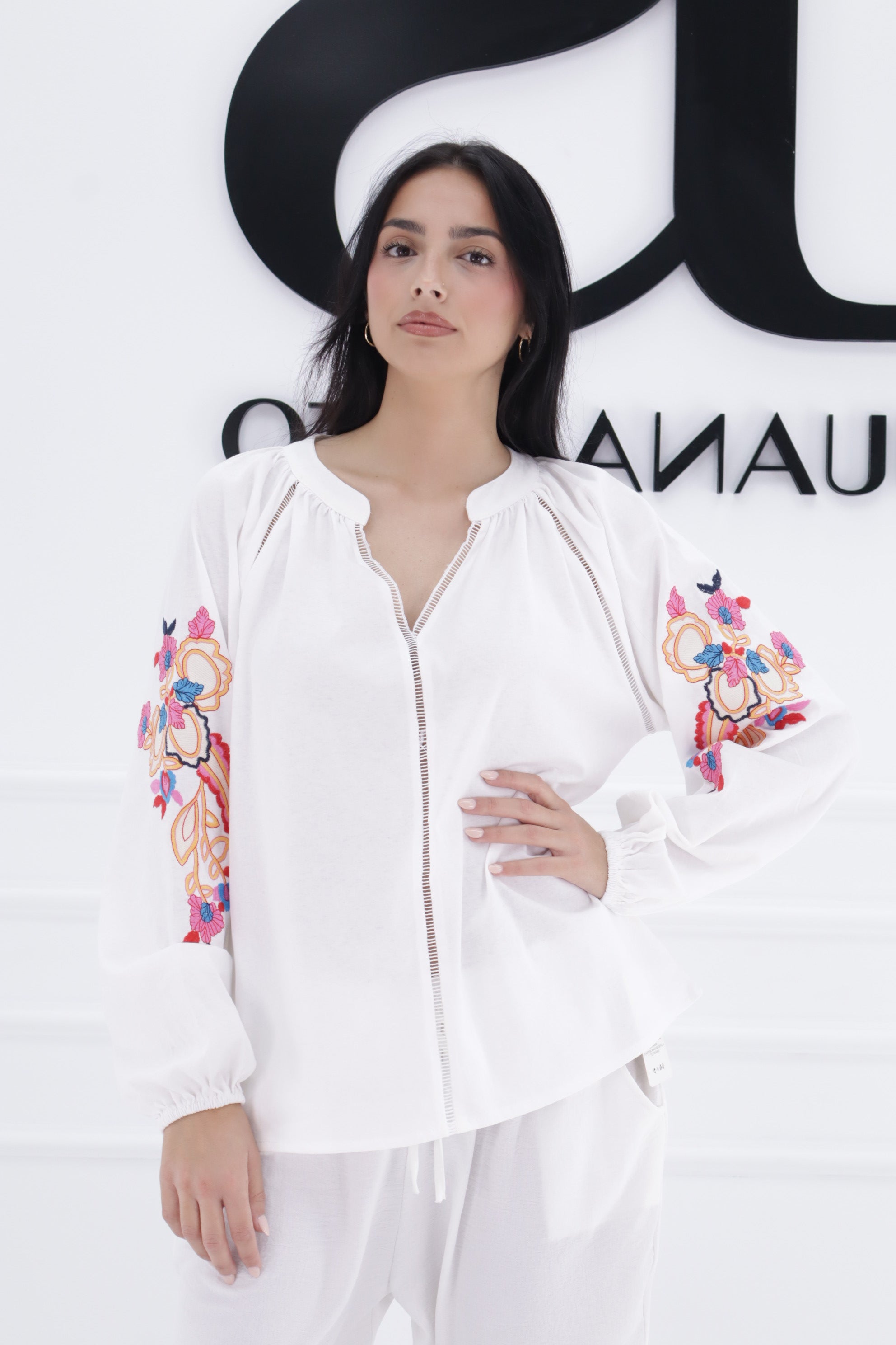 Camisa 1D1871 blanca bordada