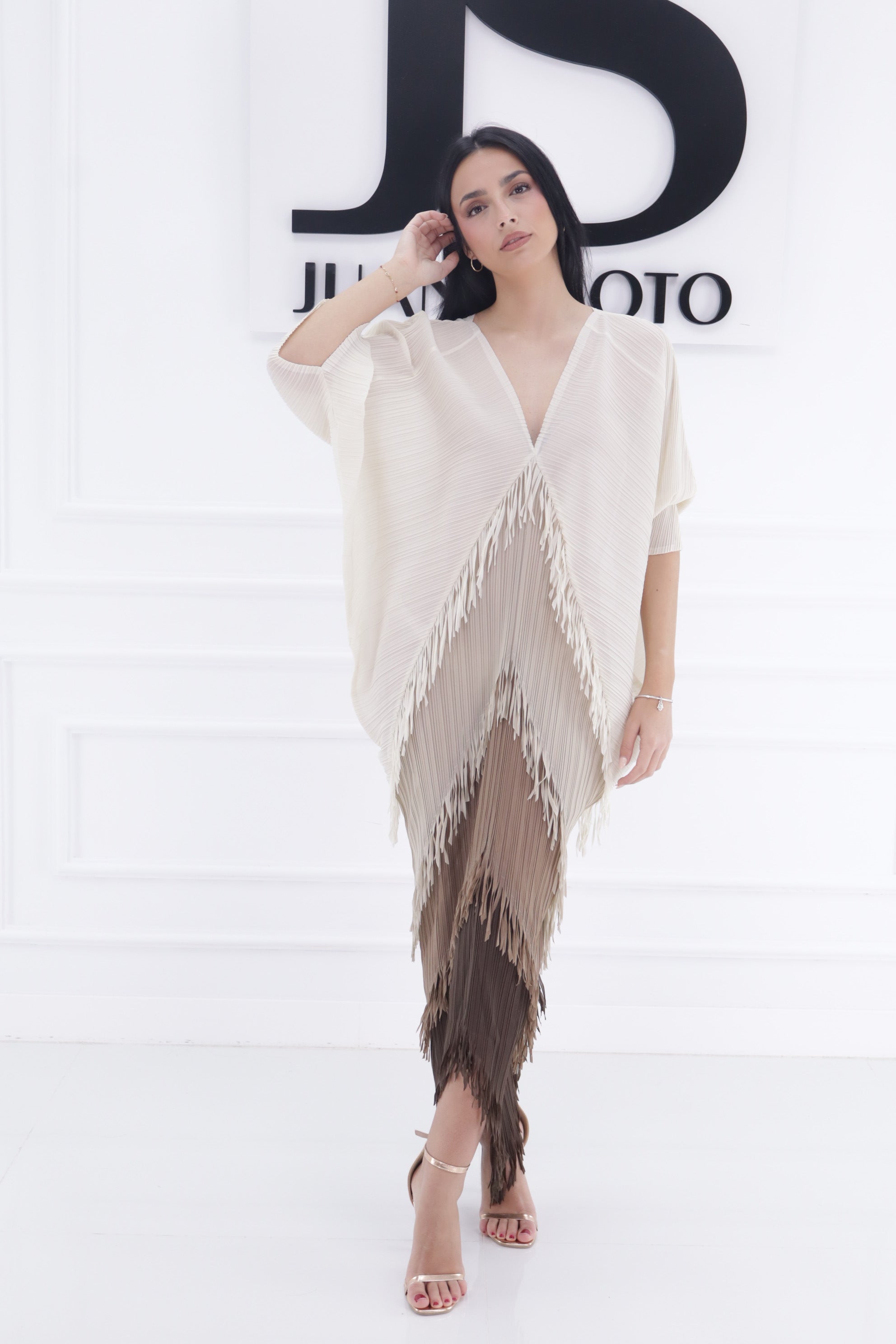 Vestido tricolor flecos C8406