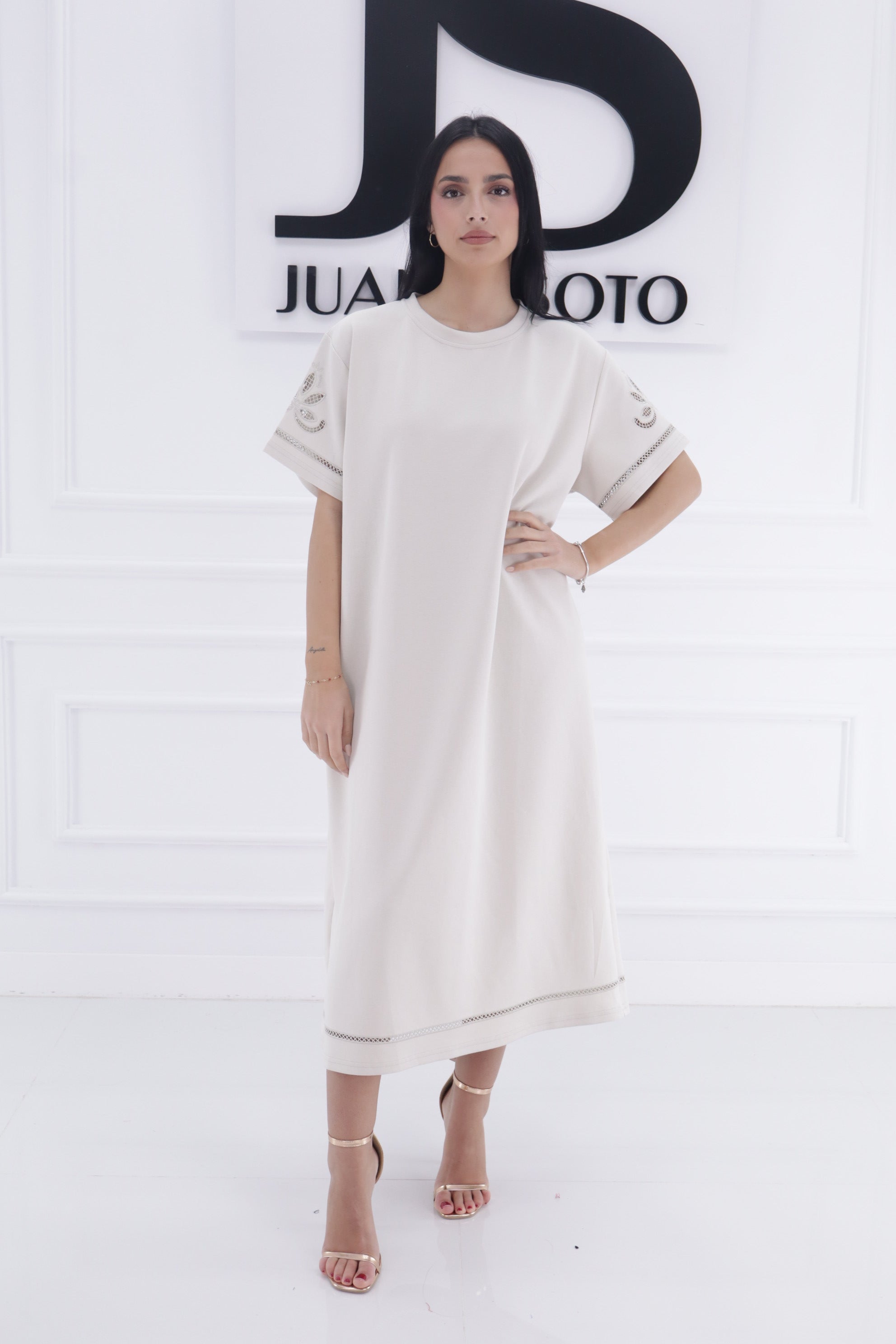 Vestido manga perforada ML3582