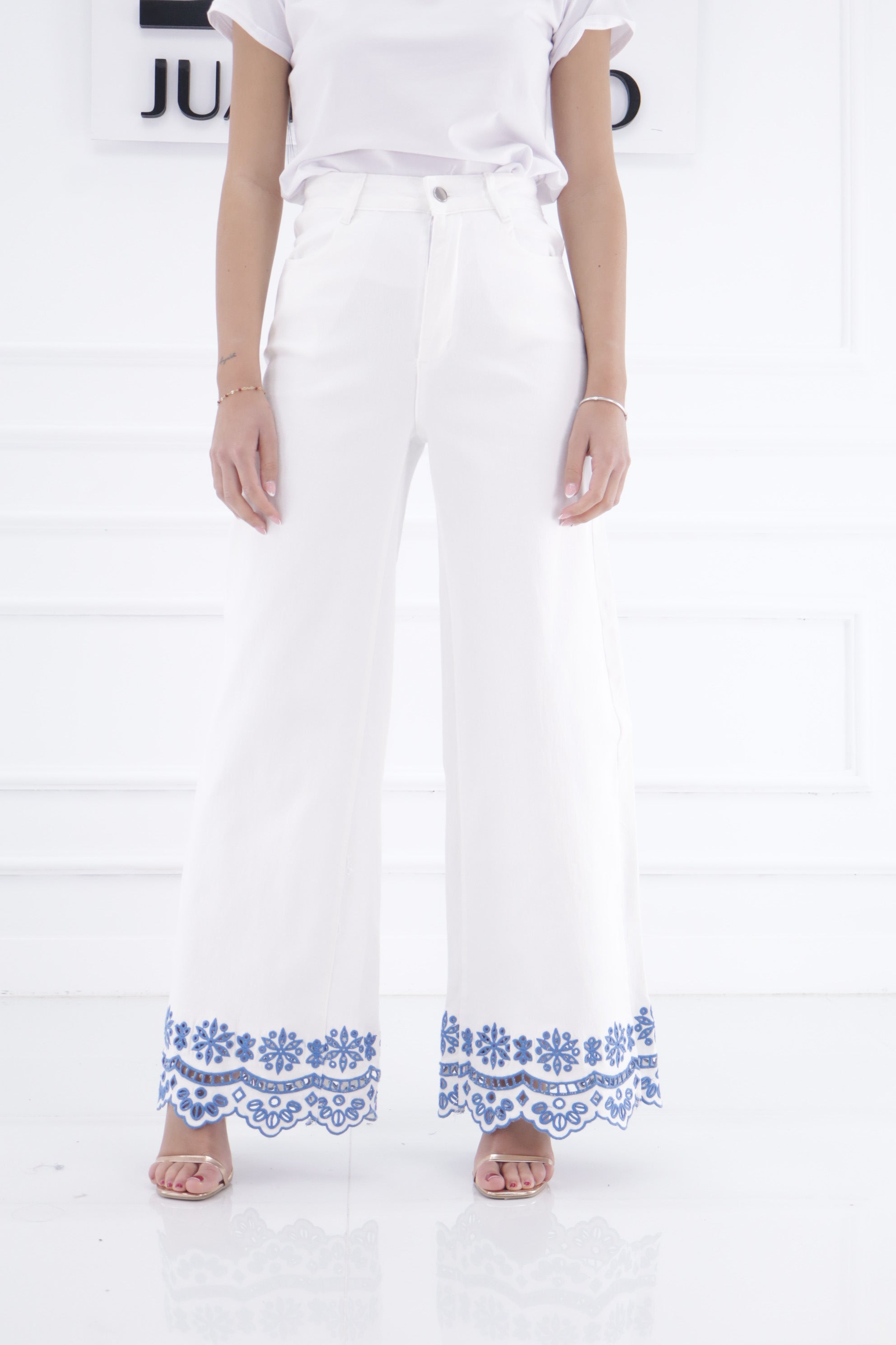 Pantalón bajo perforado Z-21