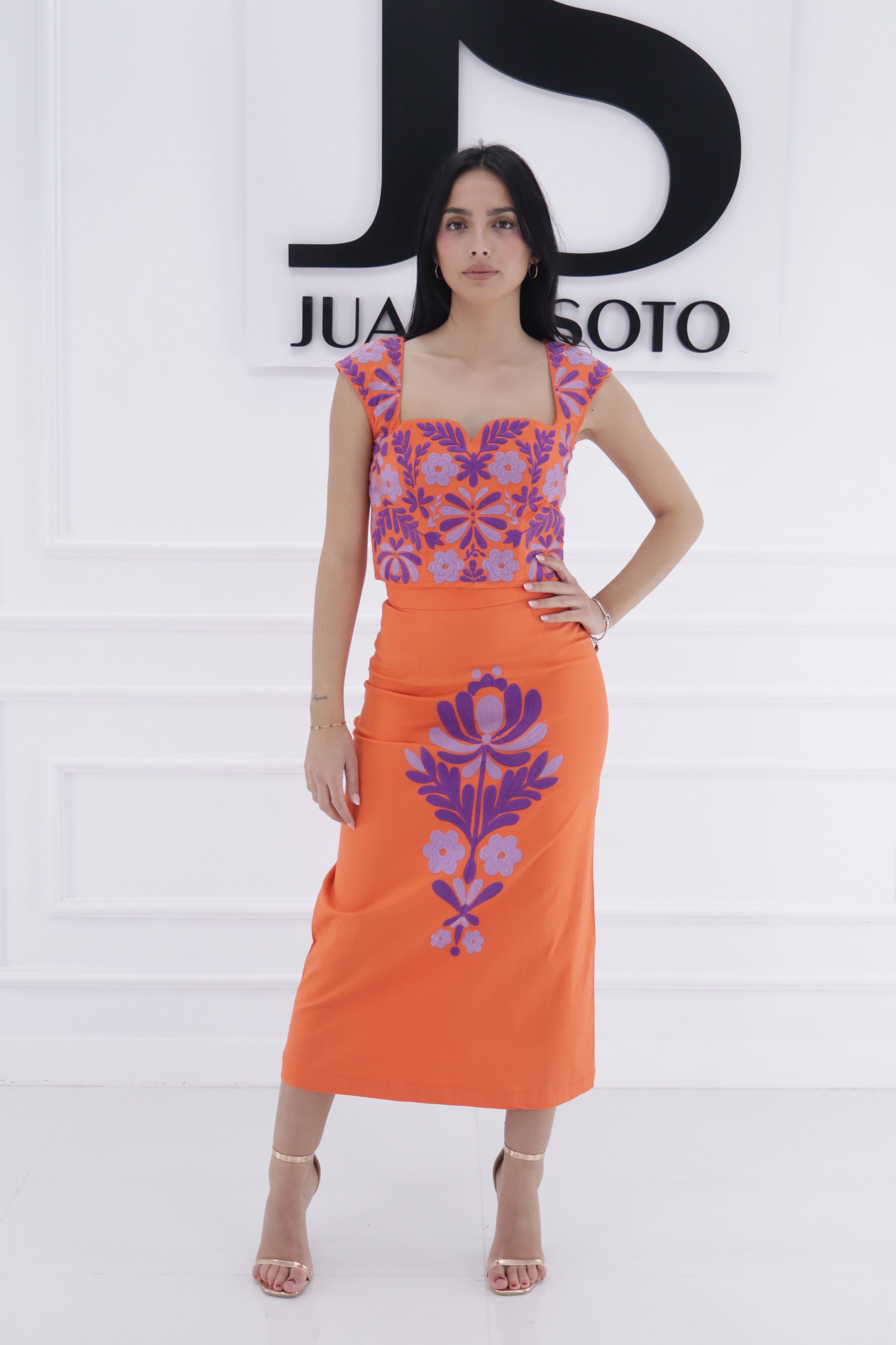 Conjunto bordado top + falda