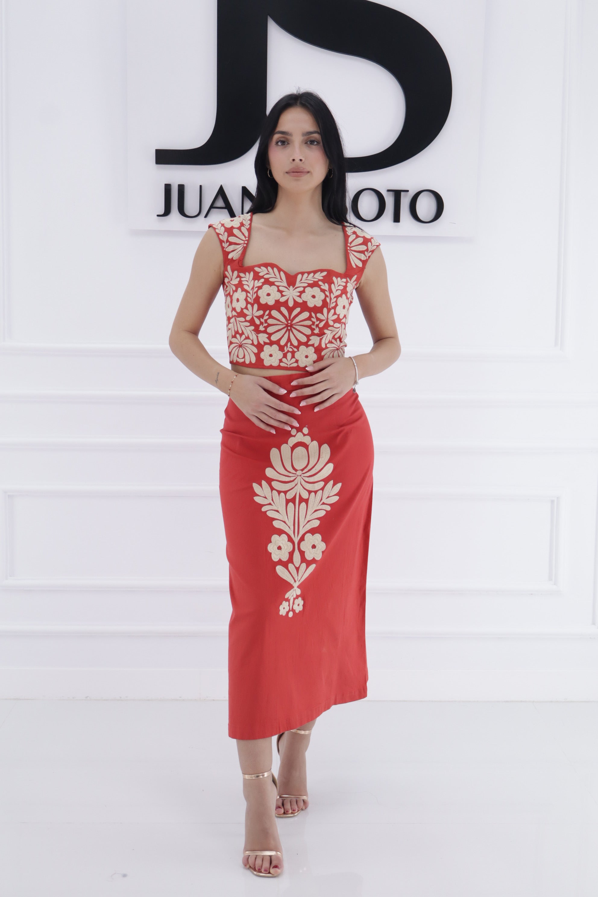 Conjunto bordado top + falda