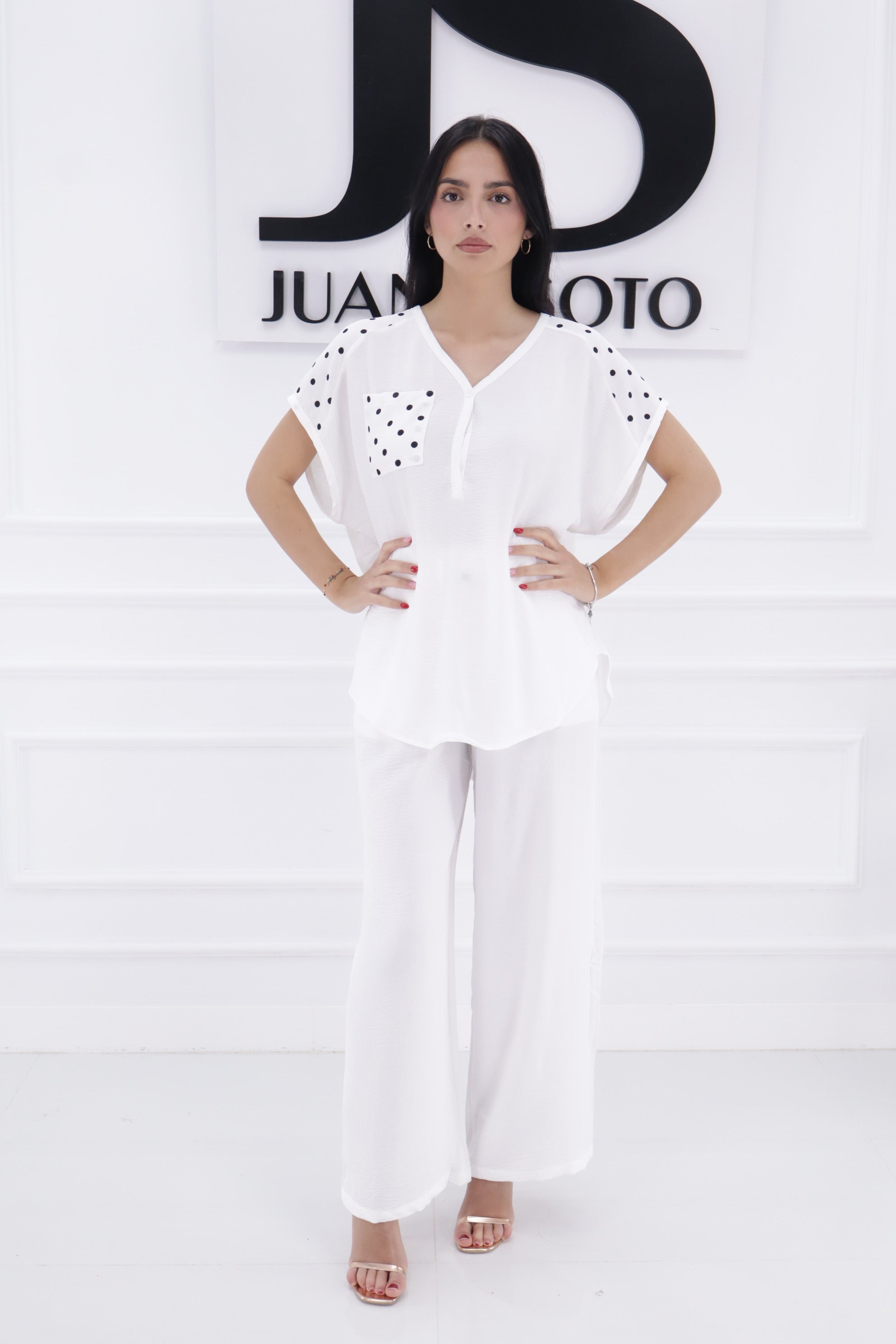 Conjunto  Valentina hombro lunares CD3300