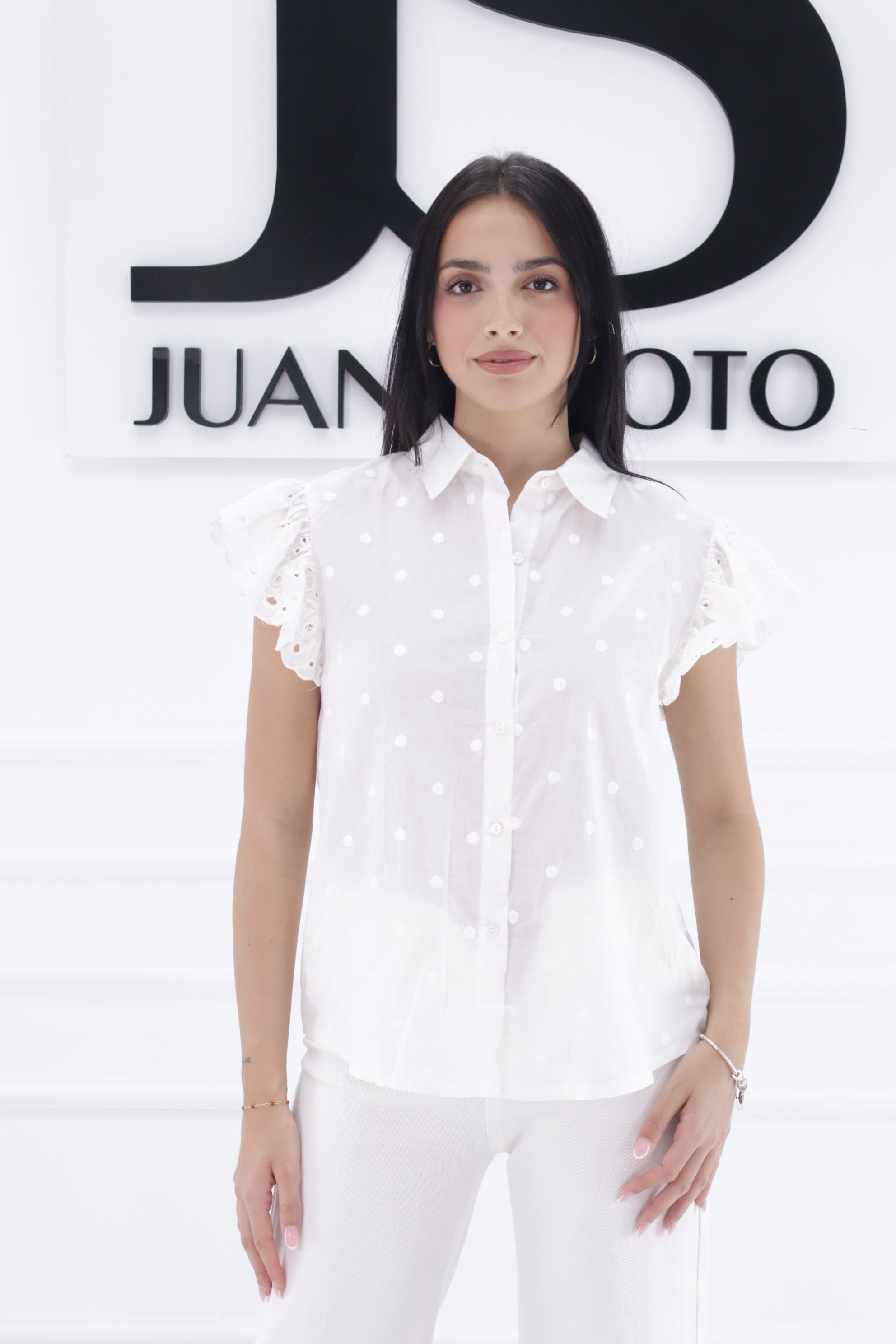 Camisa blanca lunar manga encaje 1D601