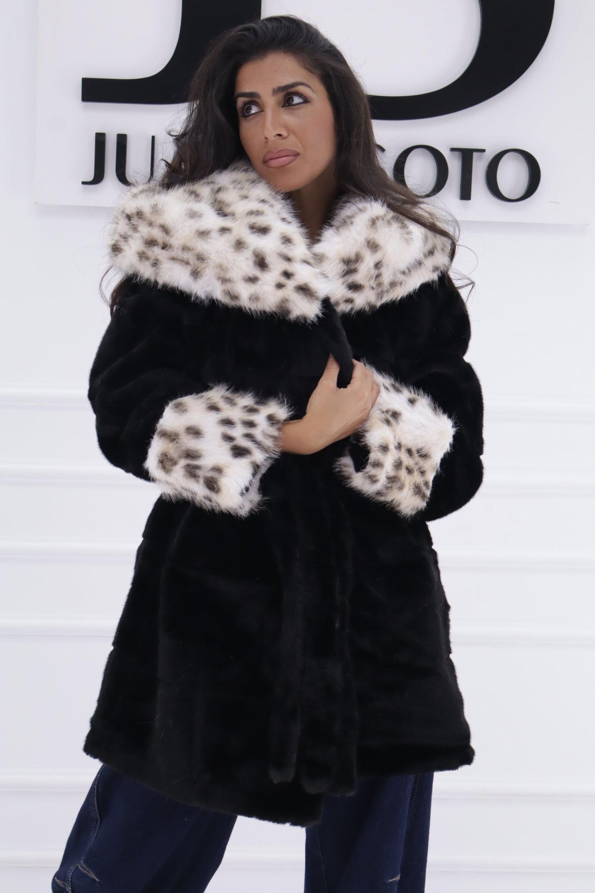 Abrigo pelo puño animal print