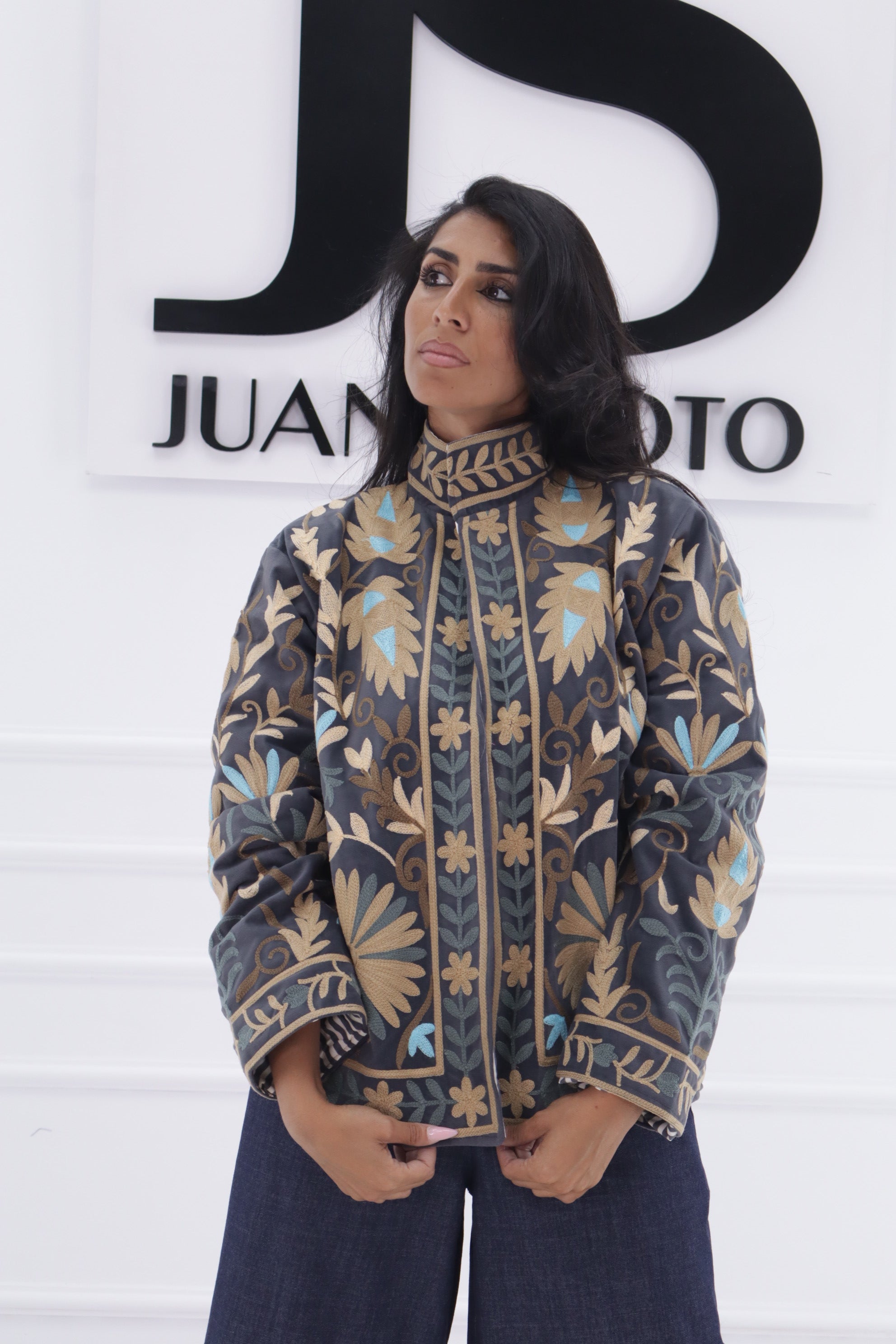 Chaqueta terciopelo bordada bohoo
