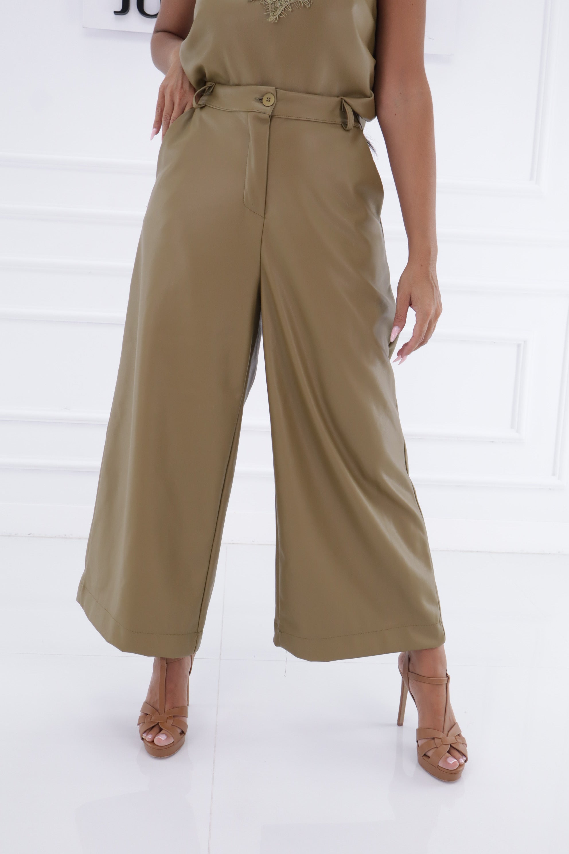 Pantalón polipiel verde