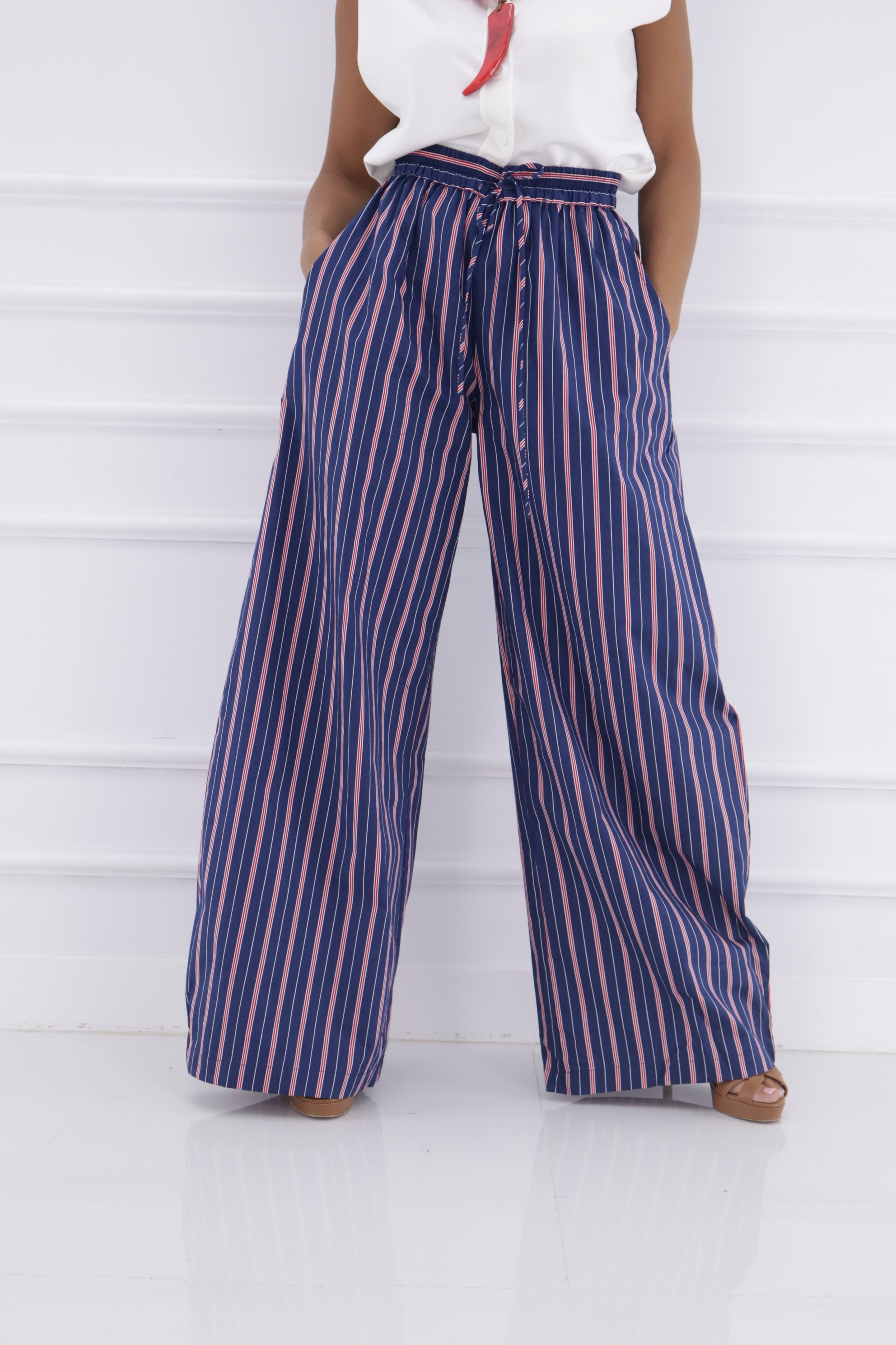 Pantalón azul raya roja 8613108