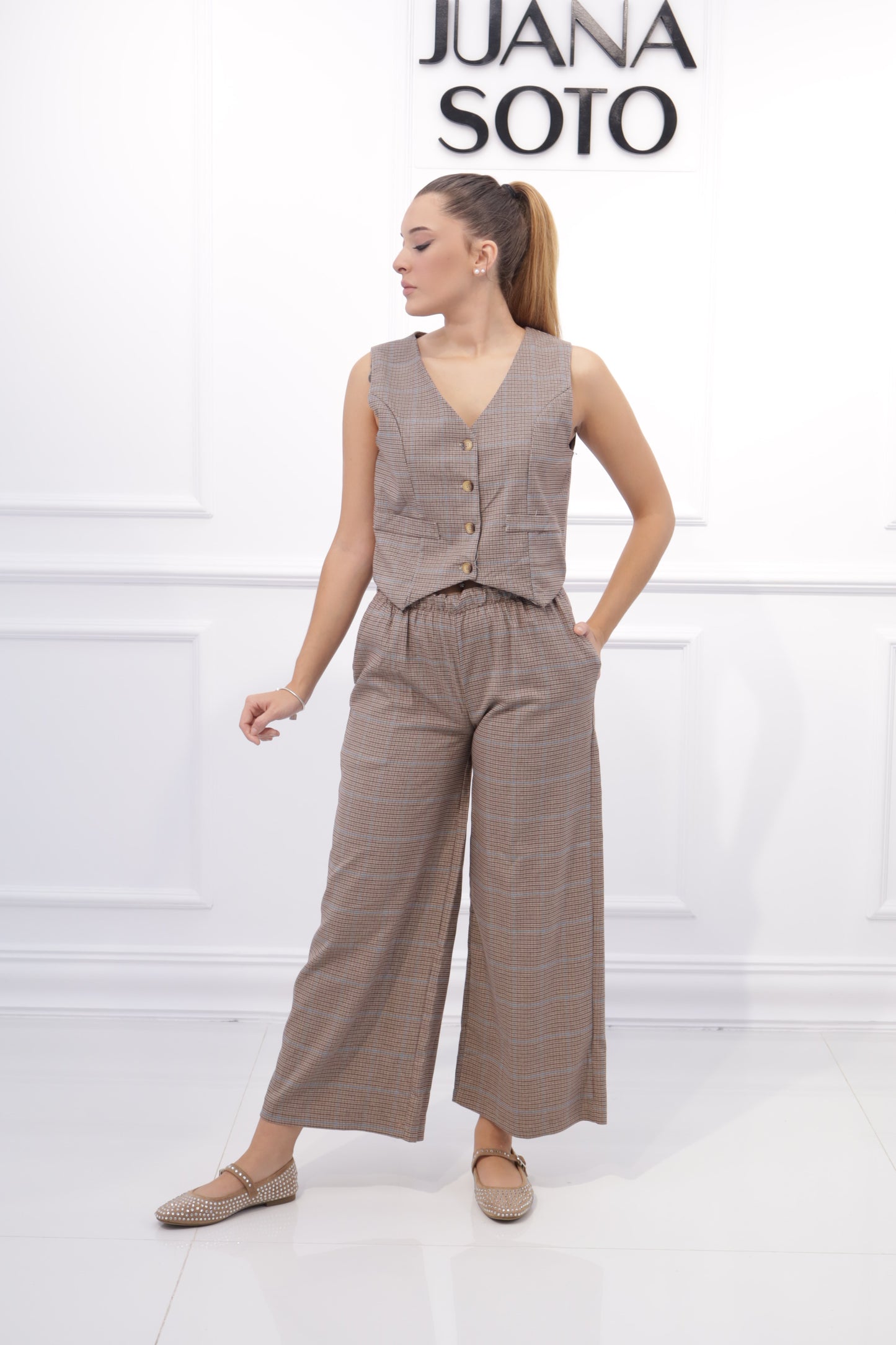 Conjunto chaleco corto + pantalon