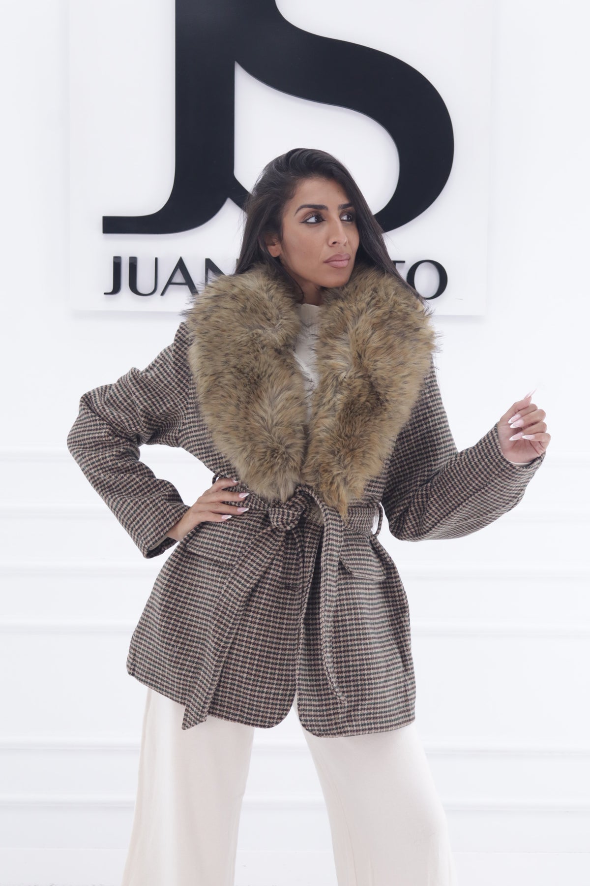 Abrigo cuadros con pelo