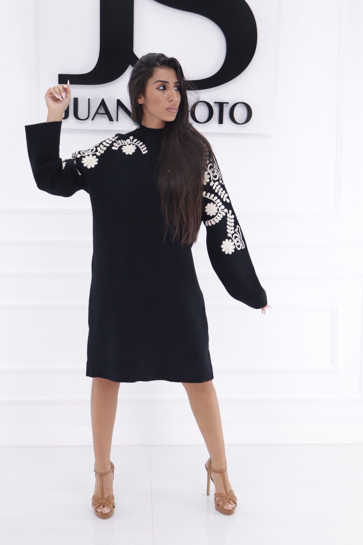 Vestido flores bordadas cuello perkins VC776