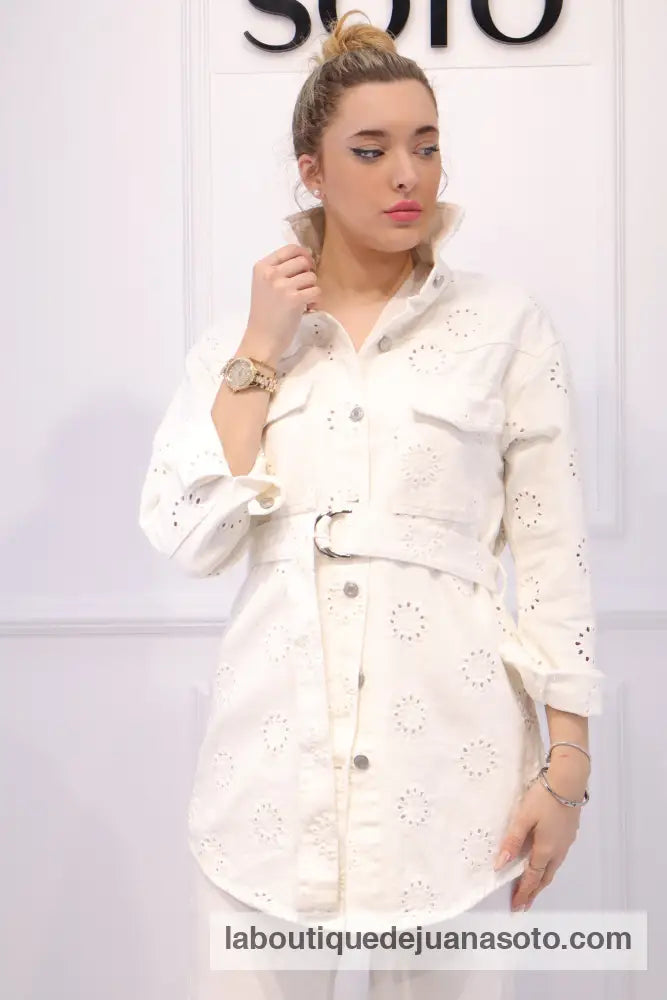 Chaqueta vaquera blanca perforada aq1563