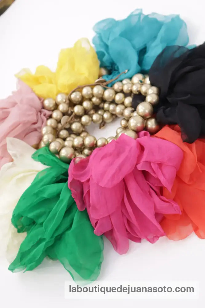 Collar dorado petalos 532468 MOSTAZA